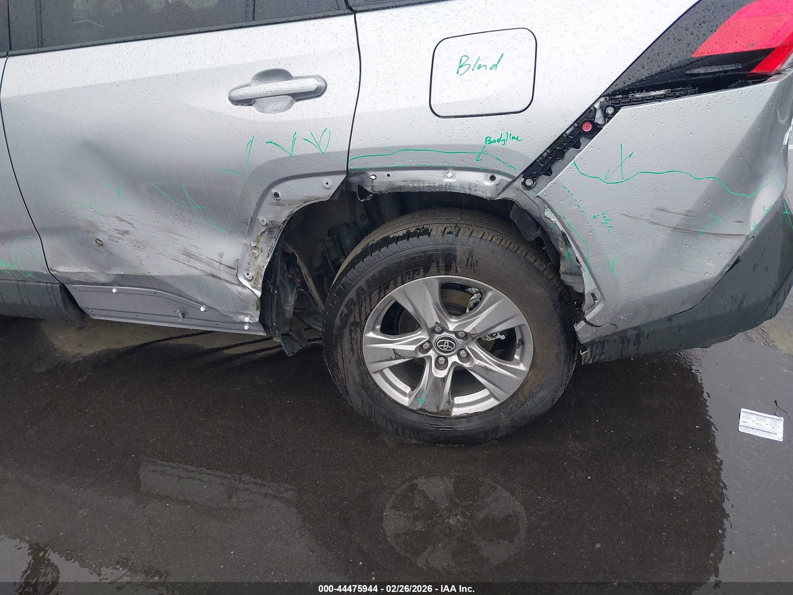 TOYOTA RAV4 image 6