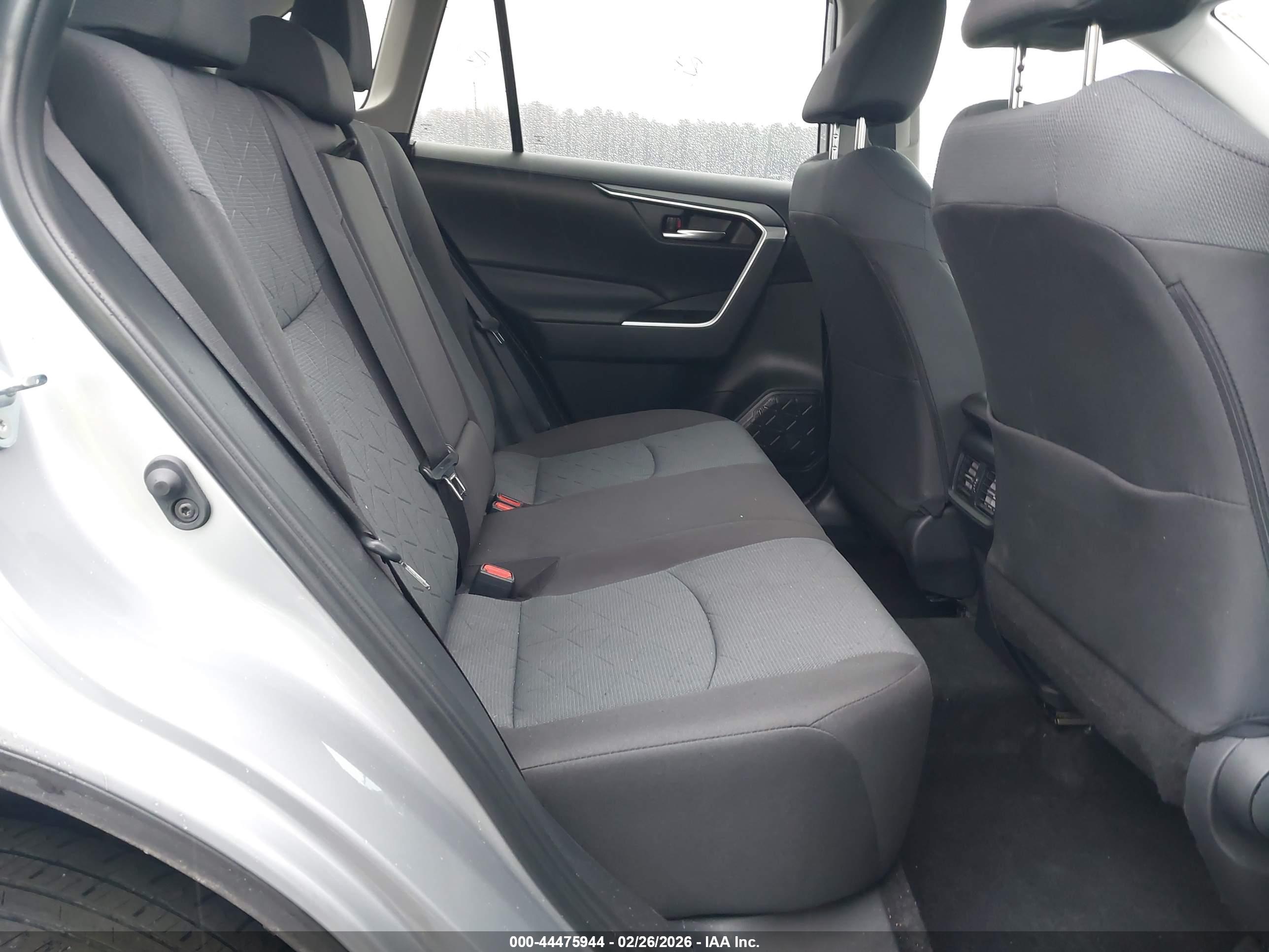 TOYOTA RAV4 image 8
