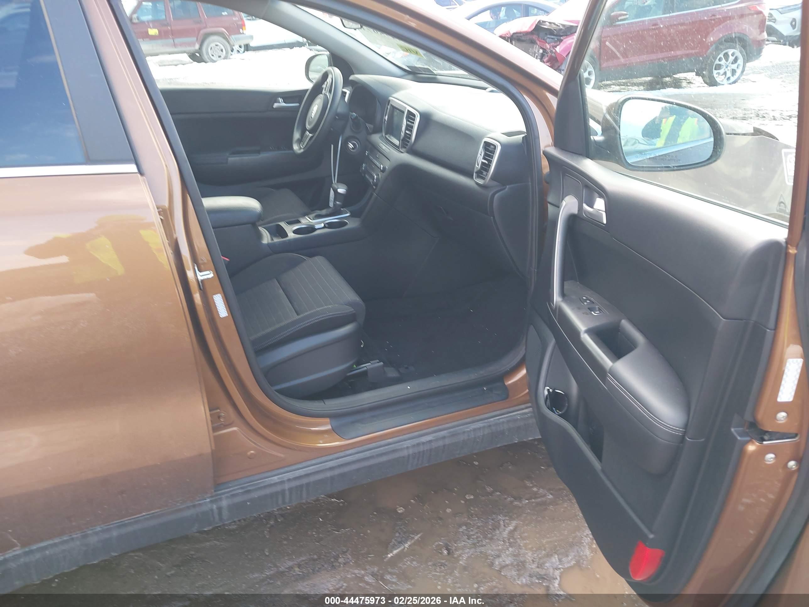 KIA SPORTAGE image 5