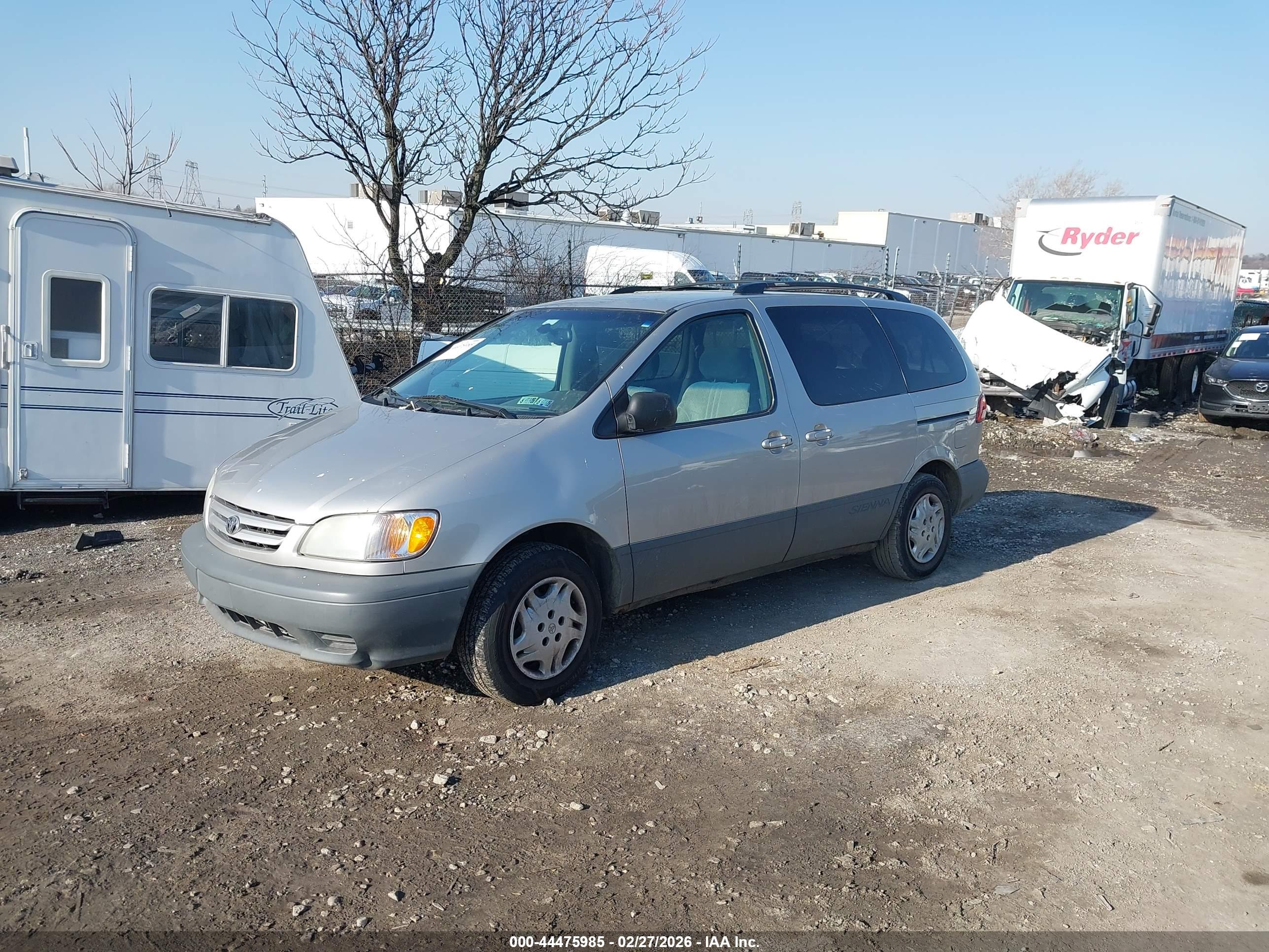 TOYOTA SIENNA image 2