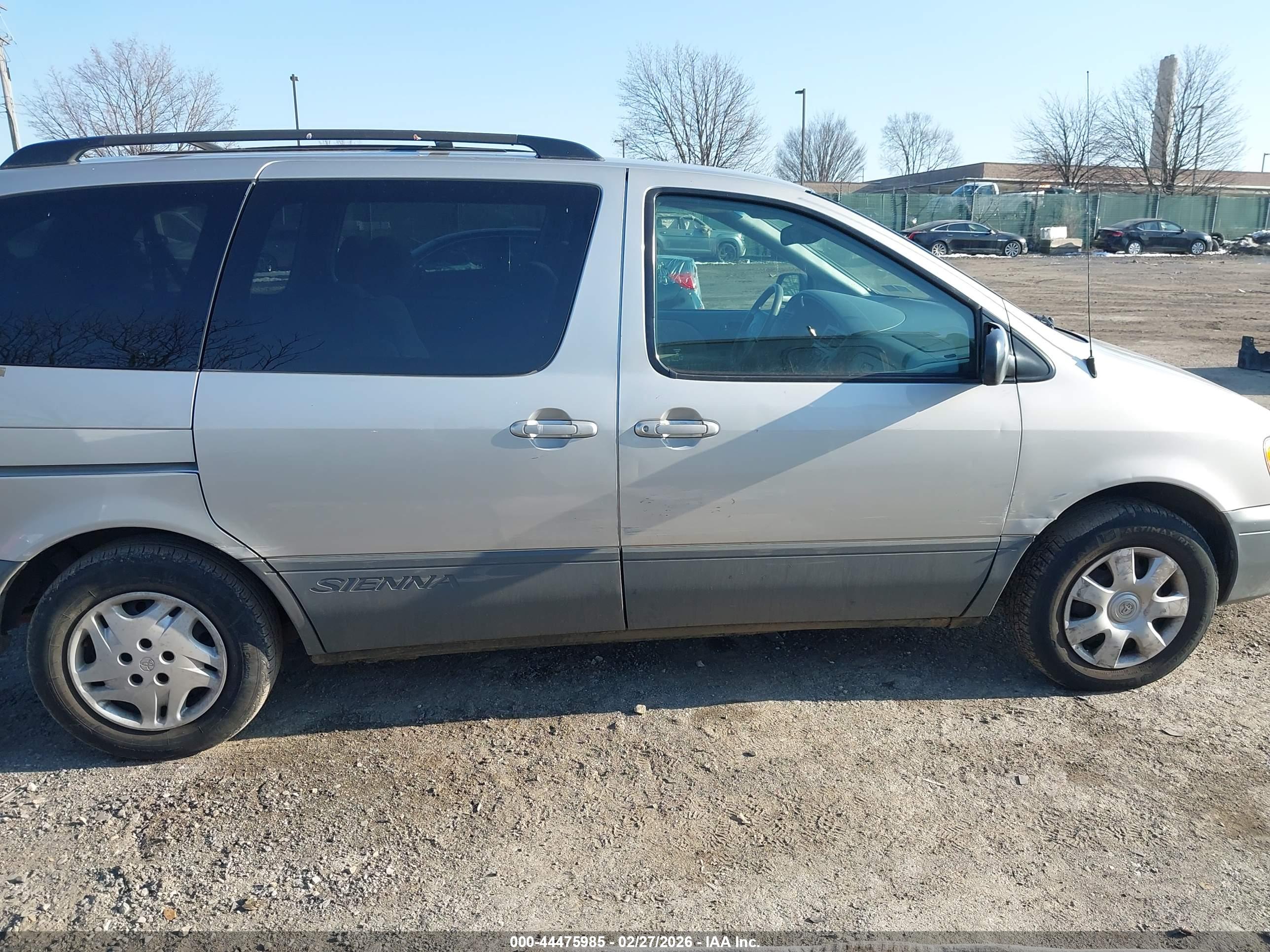 TOYOTA SIENNA image 6