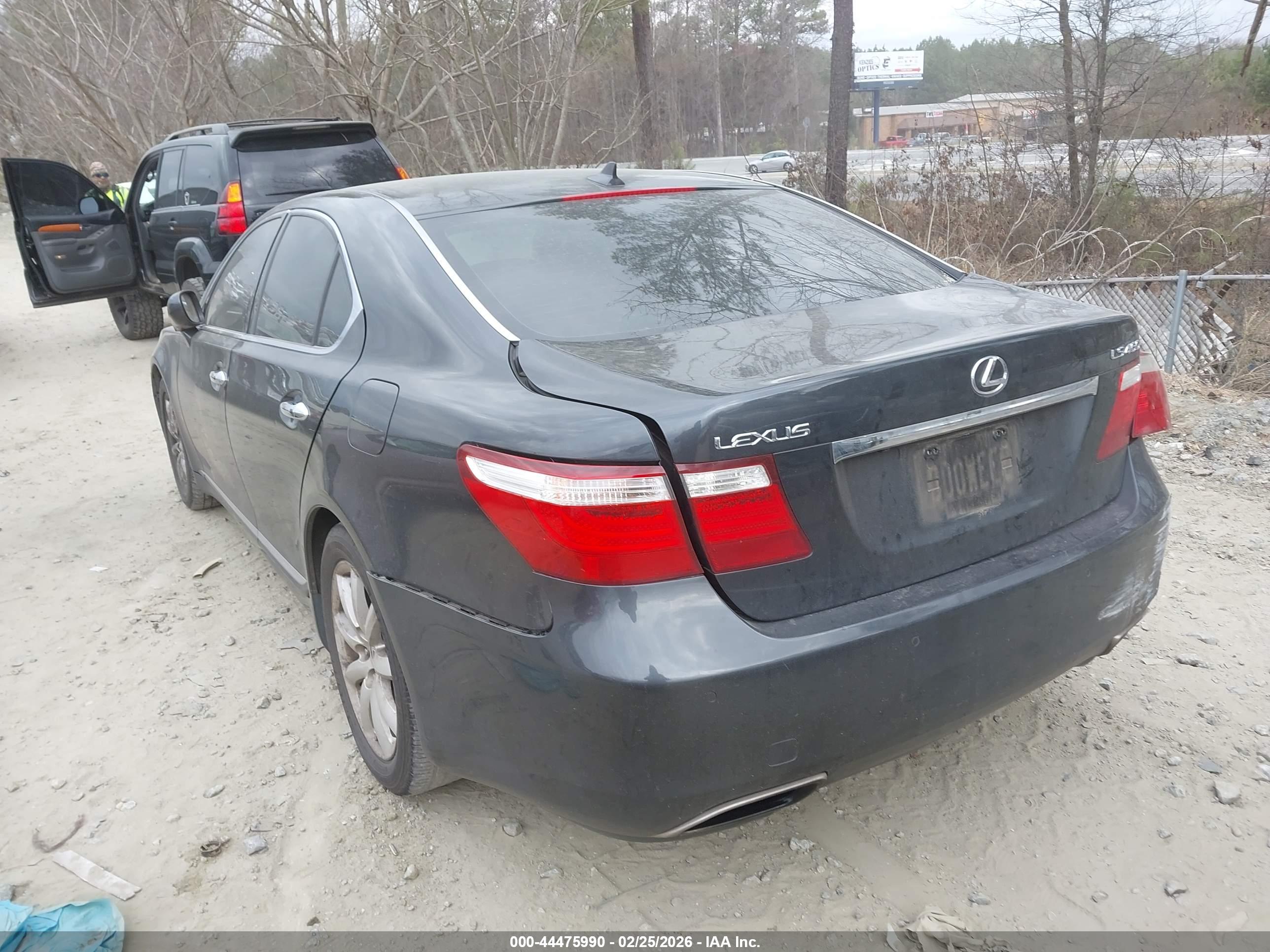 LEXUS LS image 3