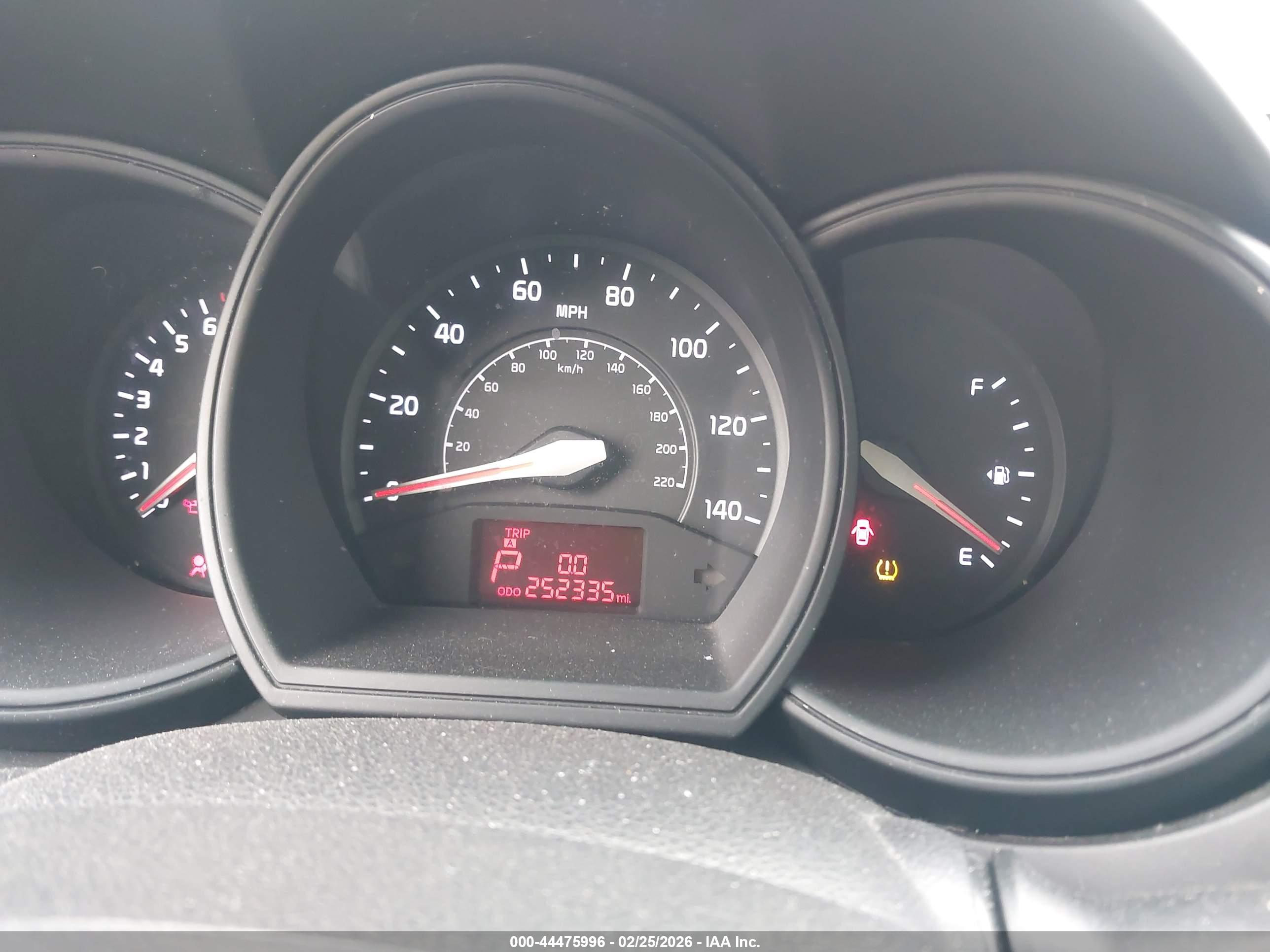 KIA RIO5 image 7