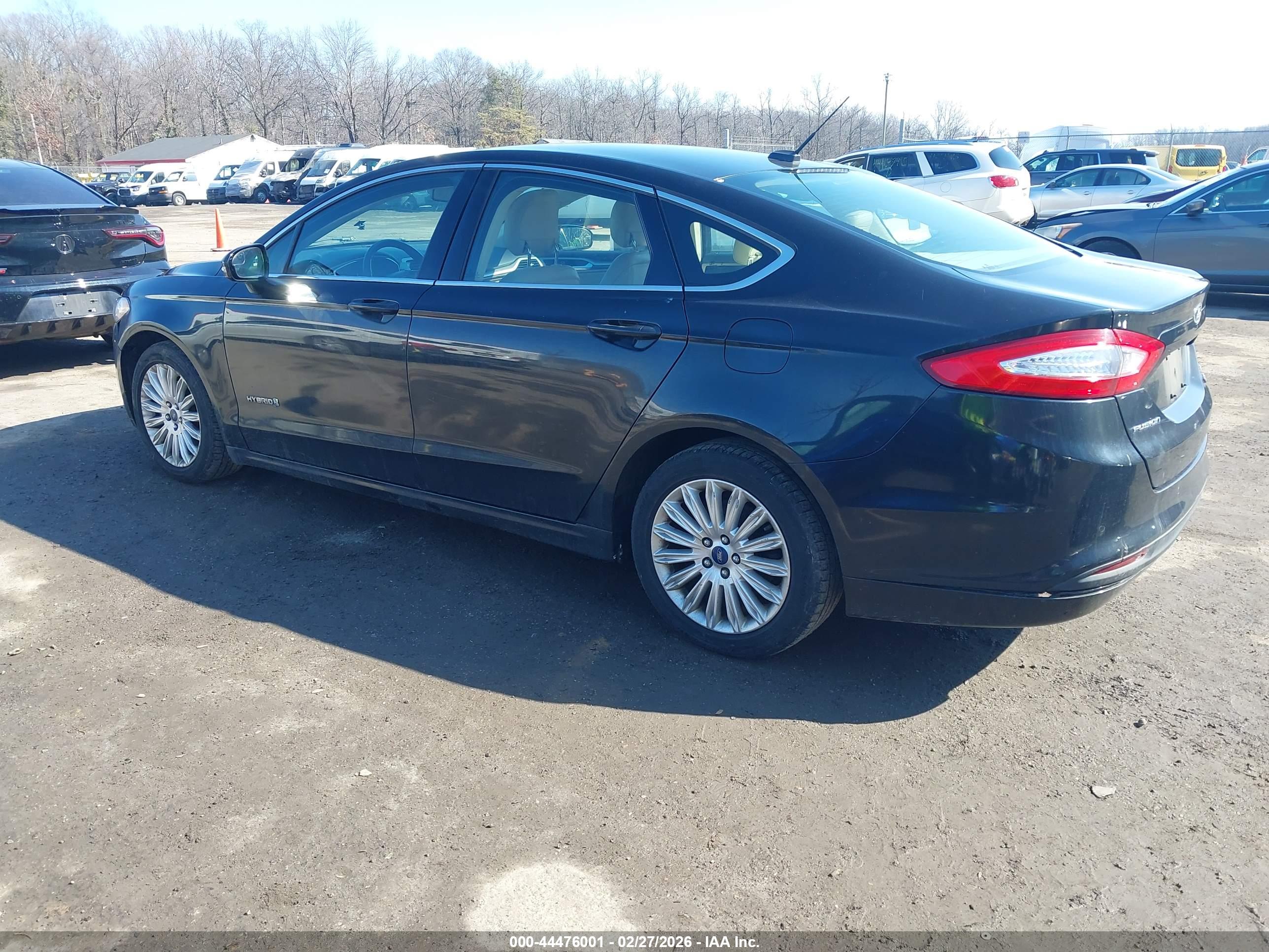 FORD FUSION image 3