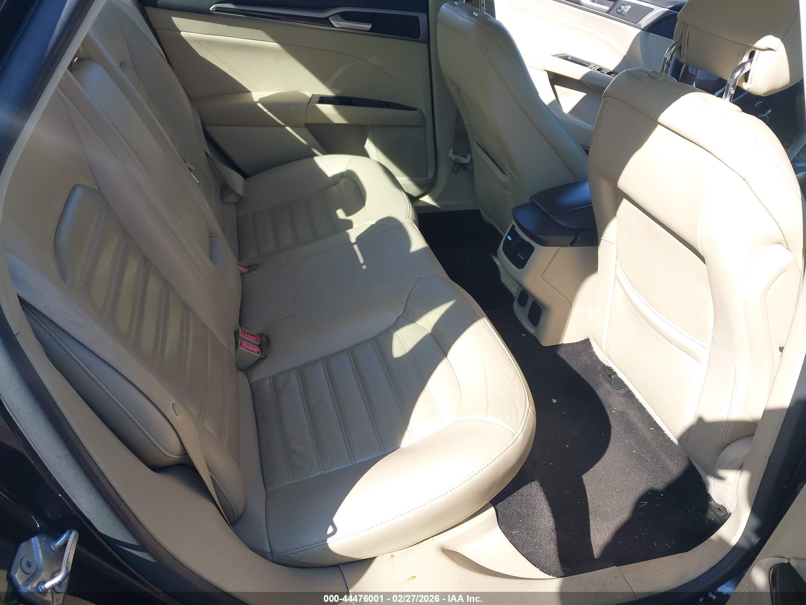 FORD FUSION image 8