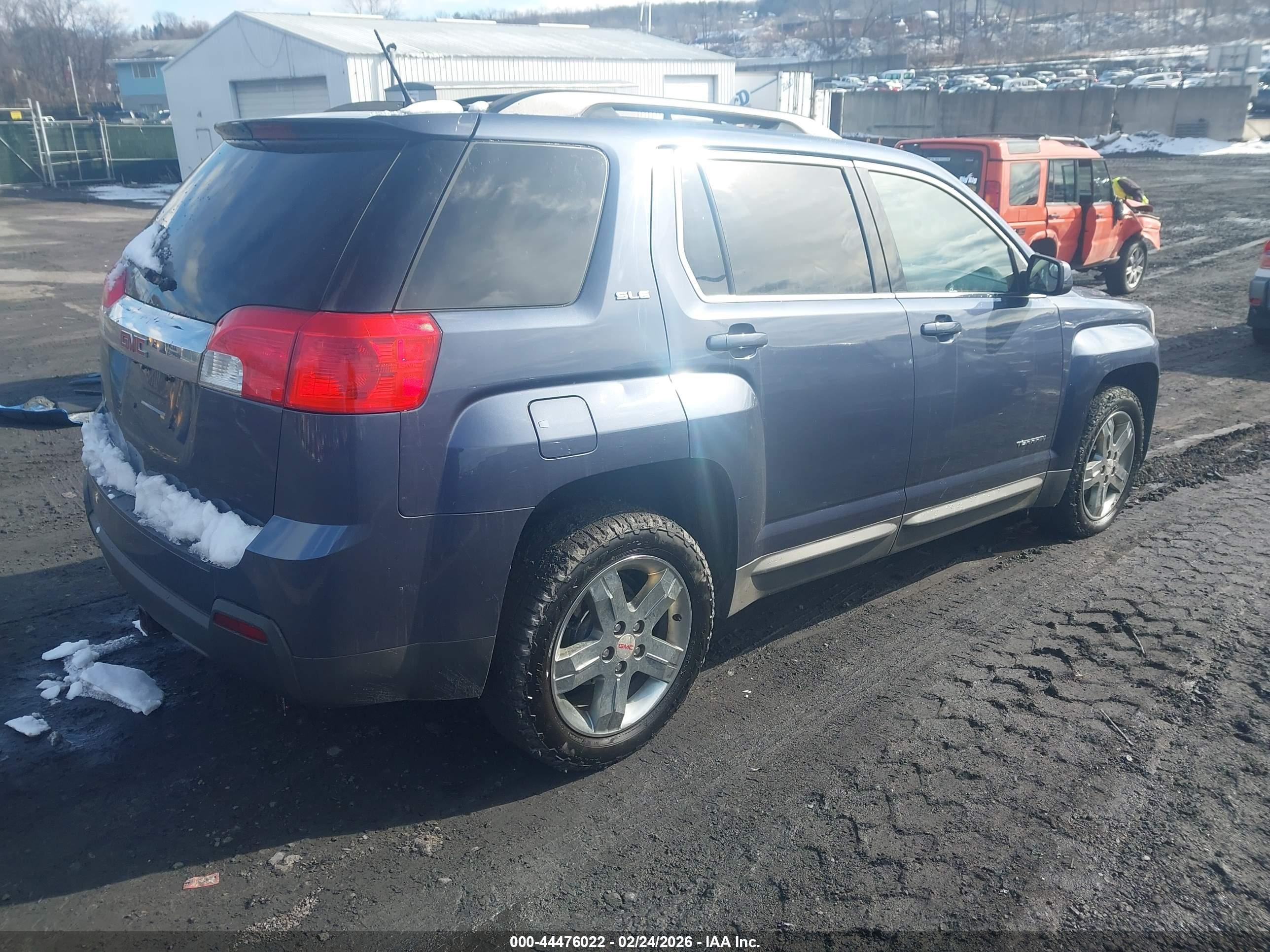 GMC TERRAIN image 4