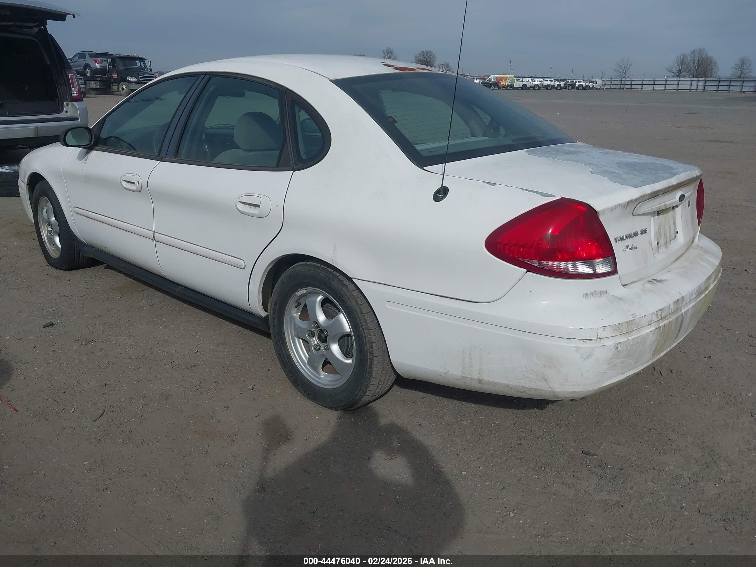 FORD TAURUS image 3