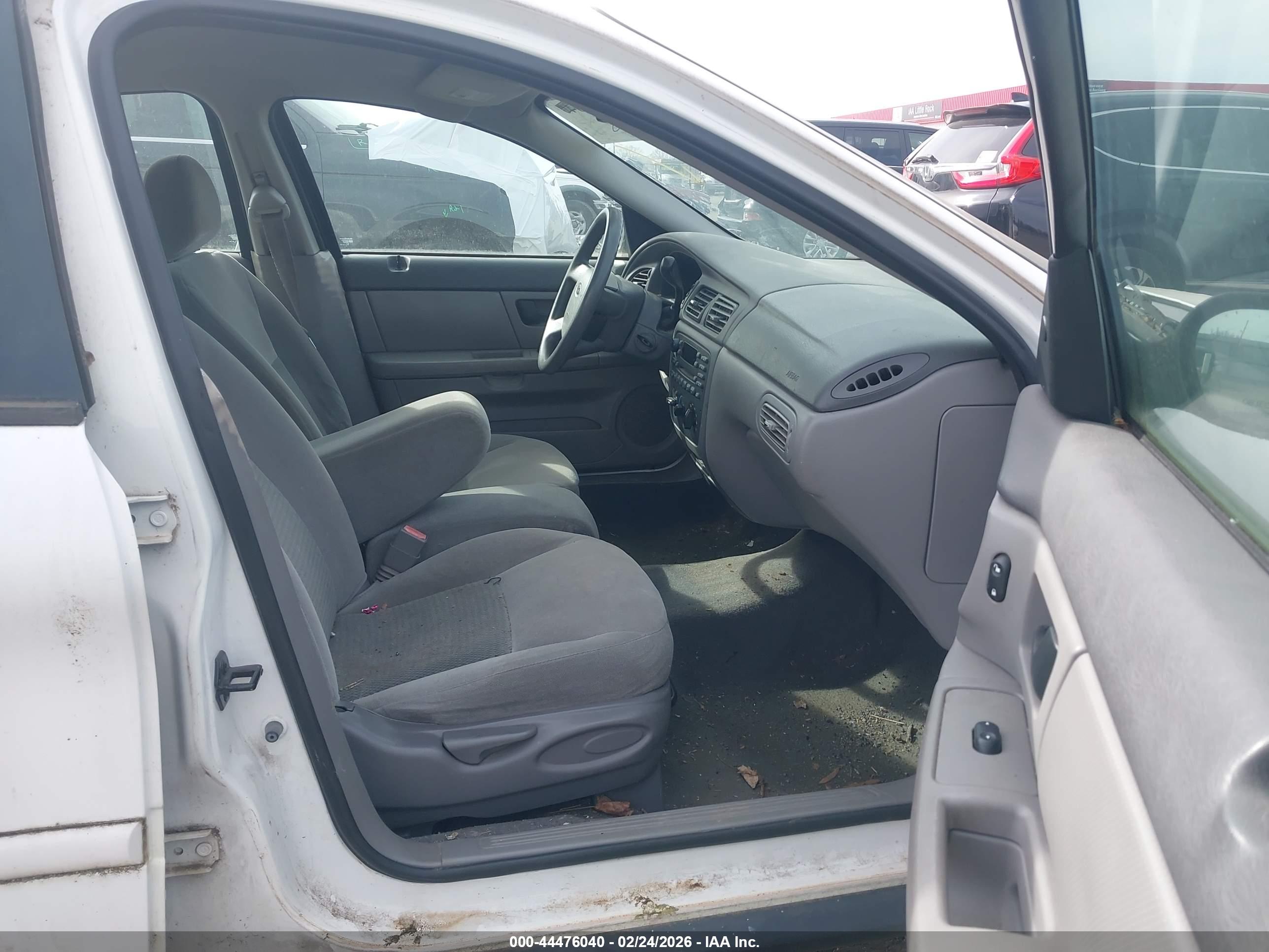 FORD TAURUS image 5