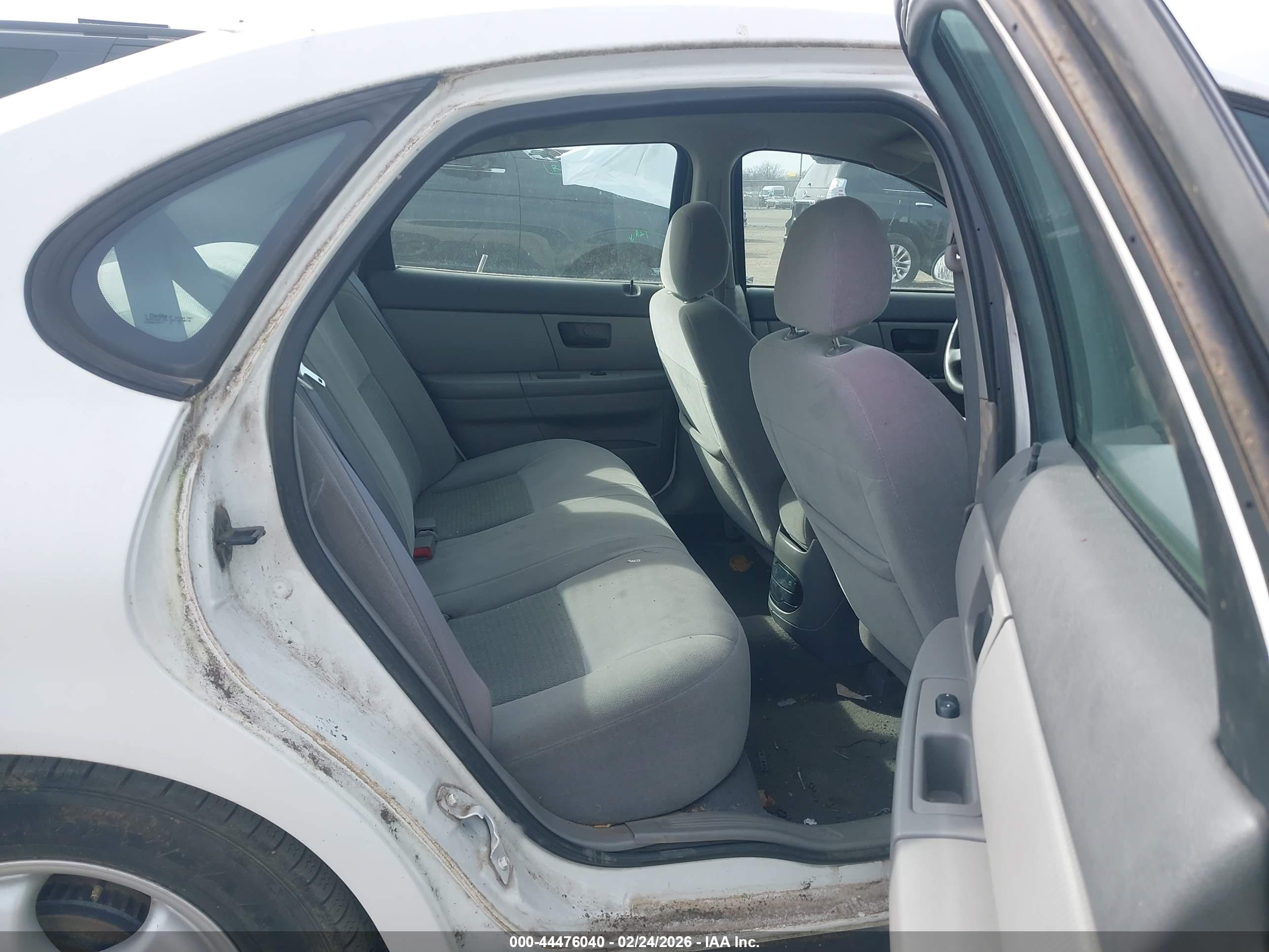 FORD TAURUS image 8