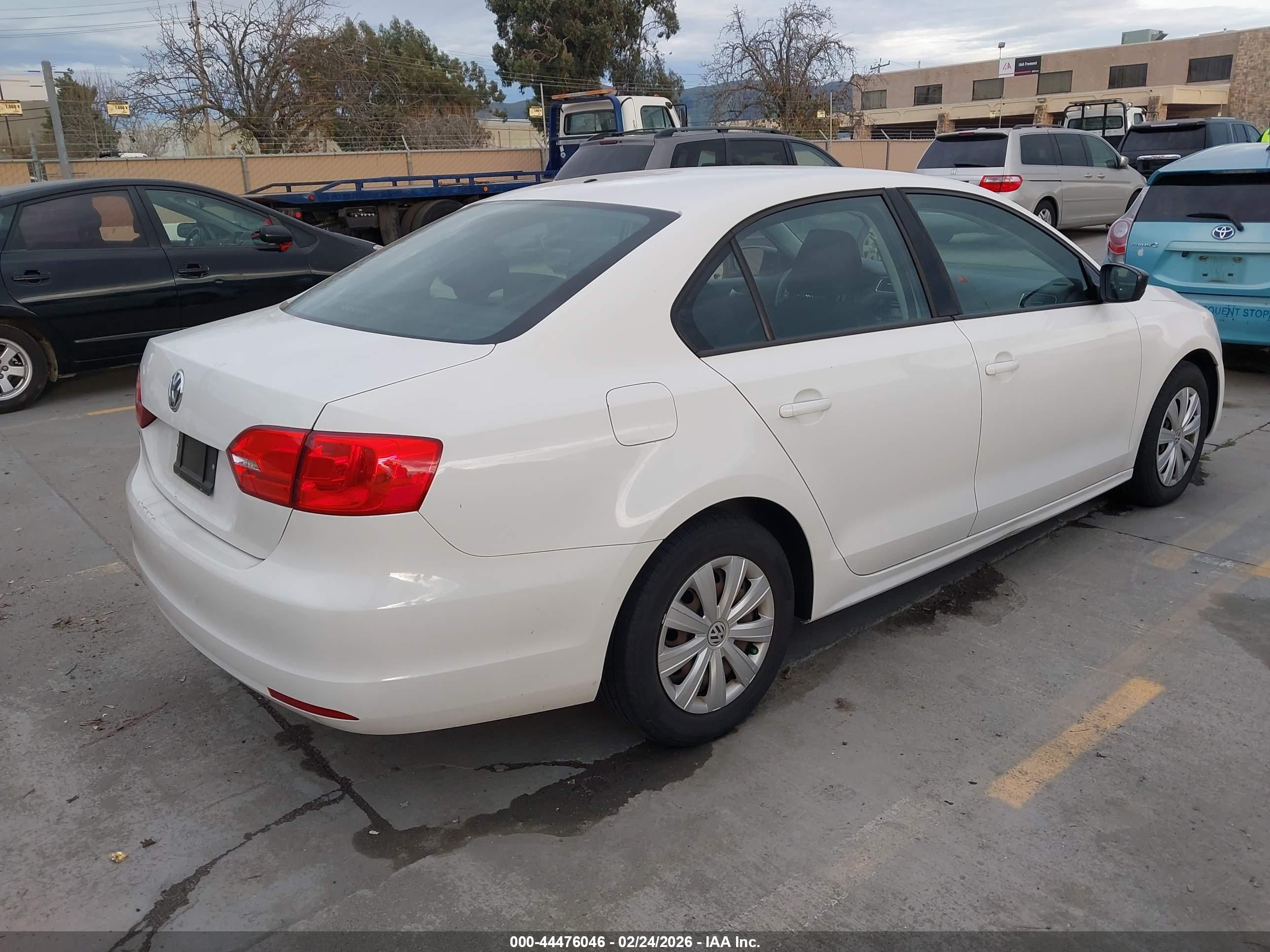VOLKSWAGEN JETTA image 4