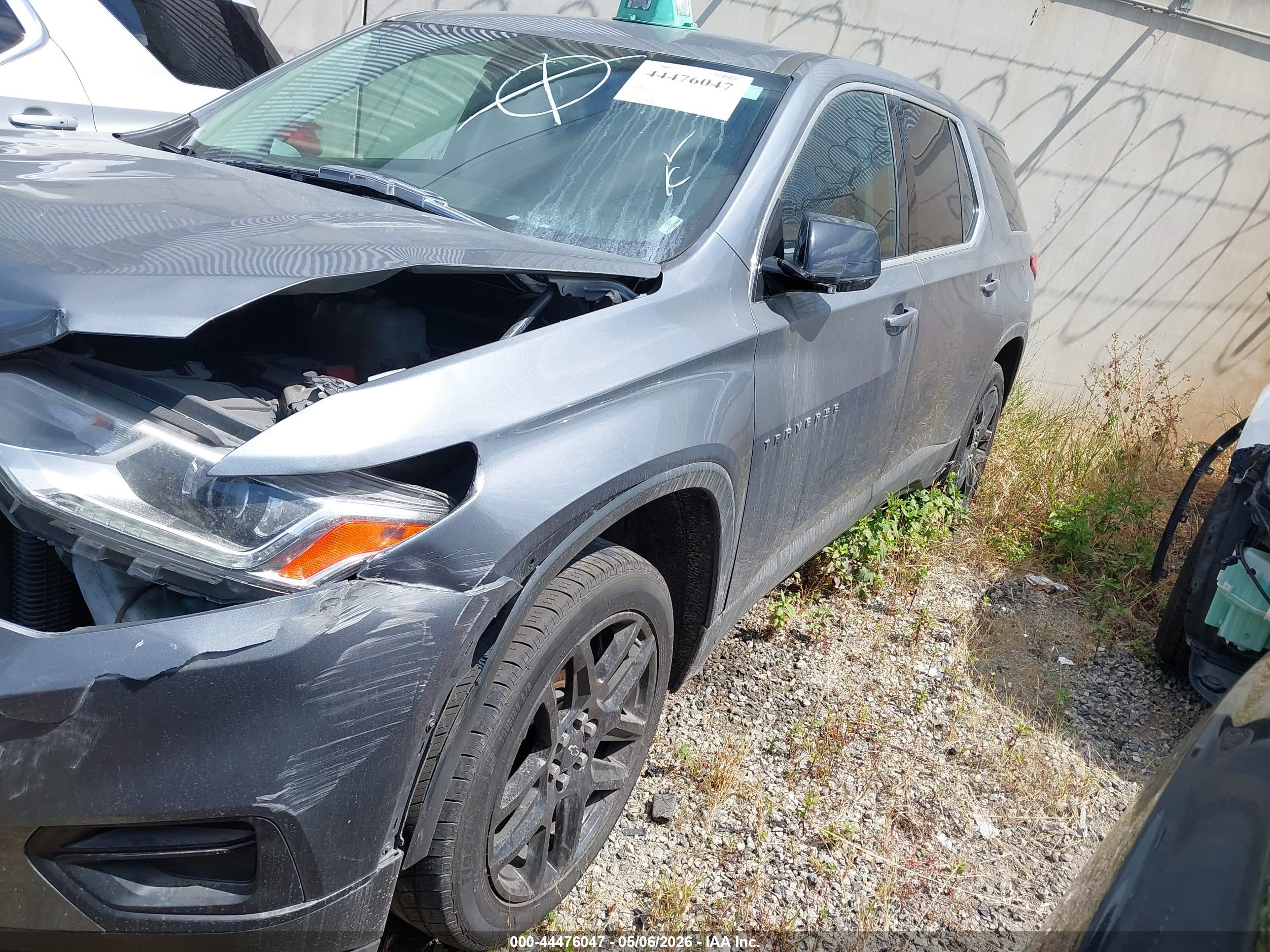 CHEVROLET TRAVERSE image 2
