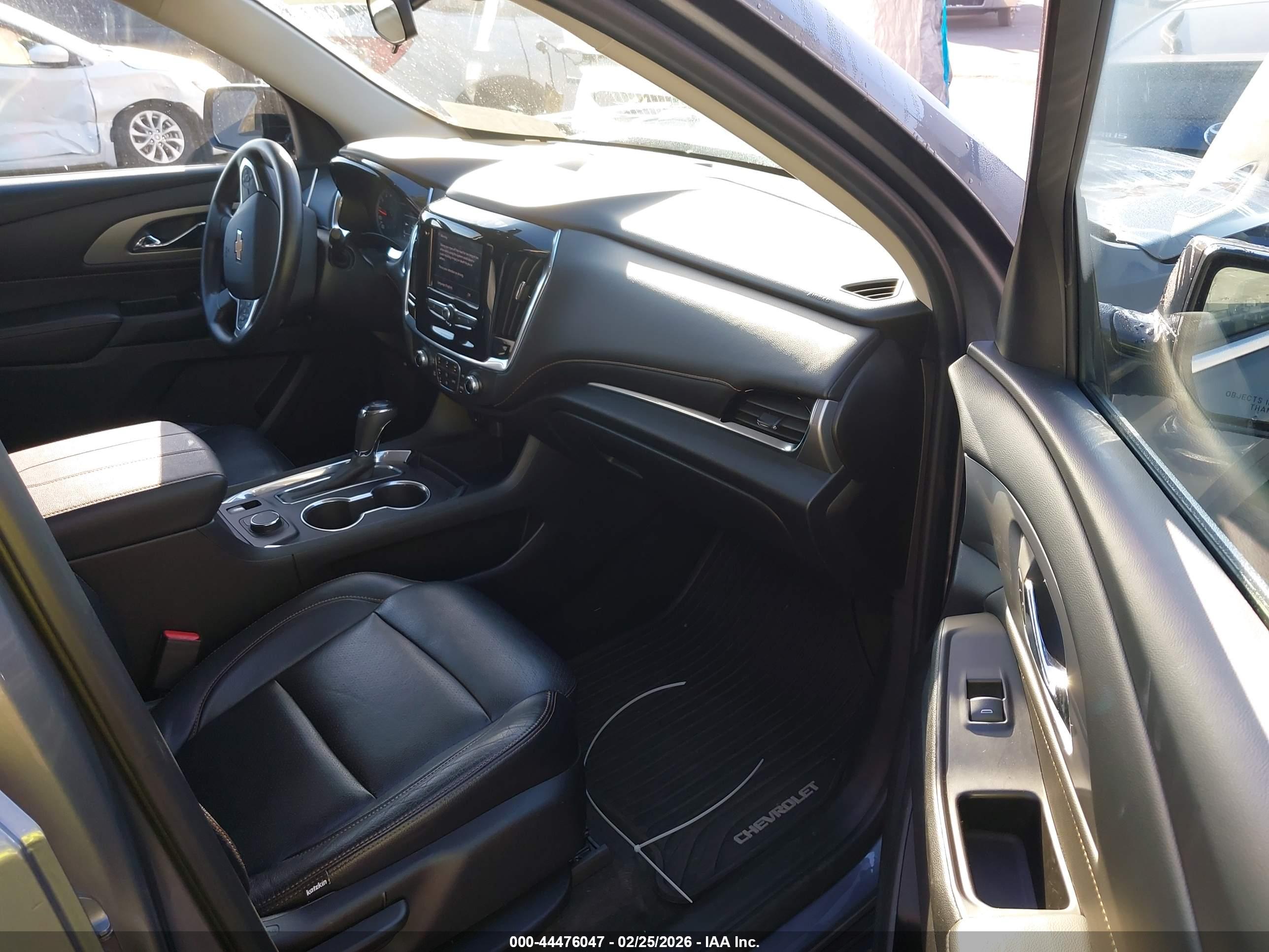 CHEVROLET TRAVERSE image 5