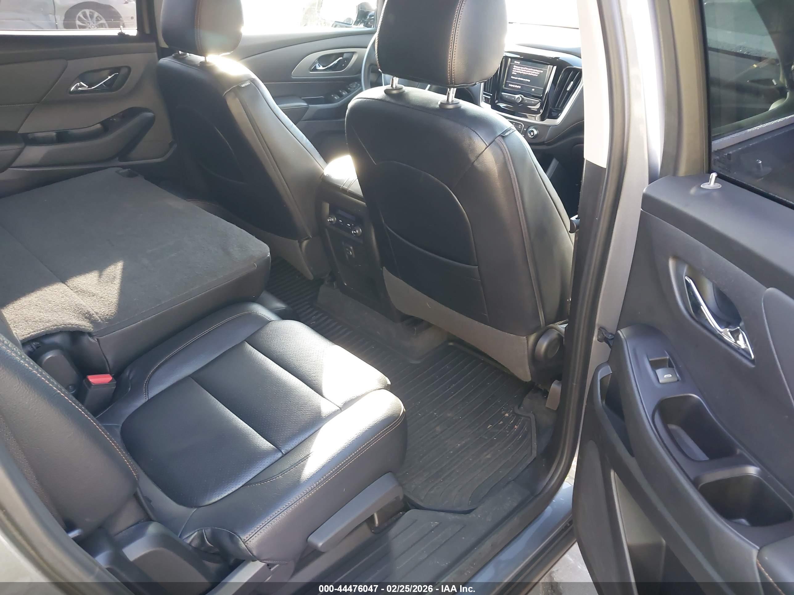 CHEVROLET TRAVERSE image 8