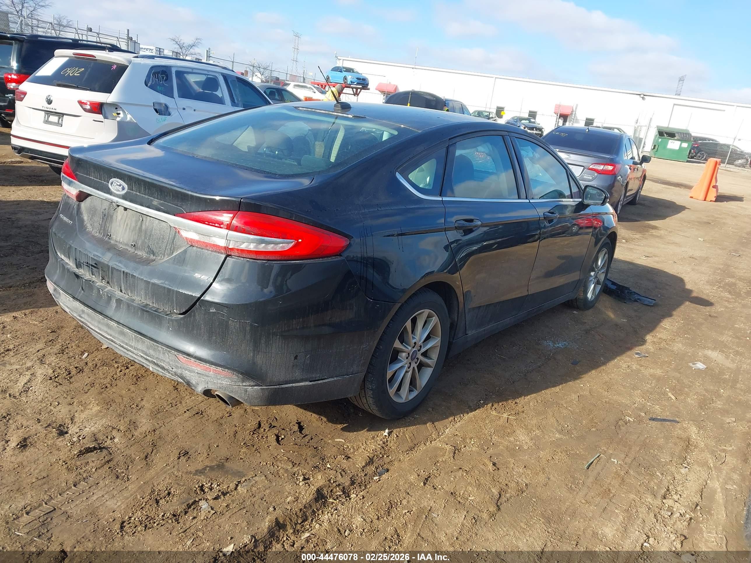 FORD FUSION image 4