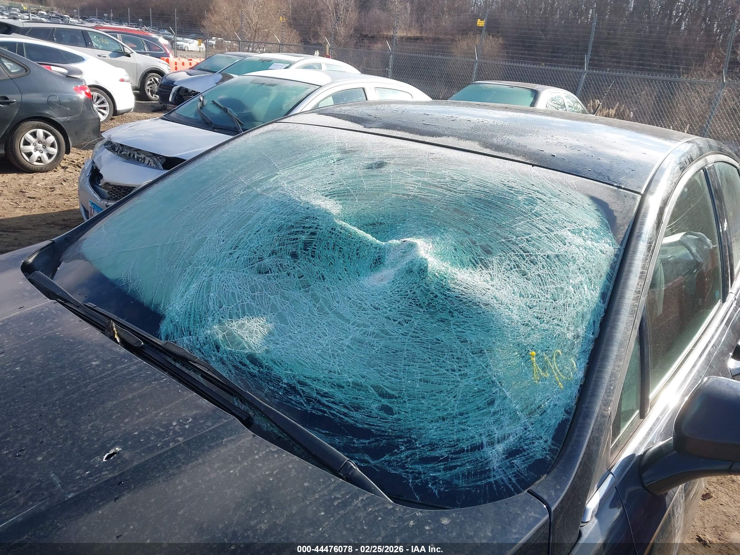 FORD FUSION image 6