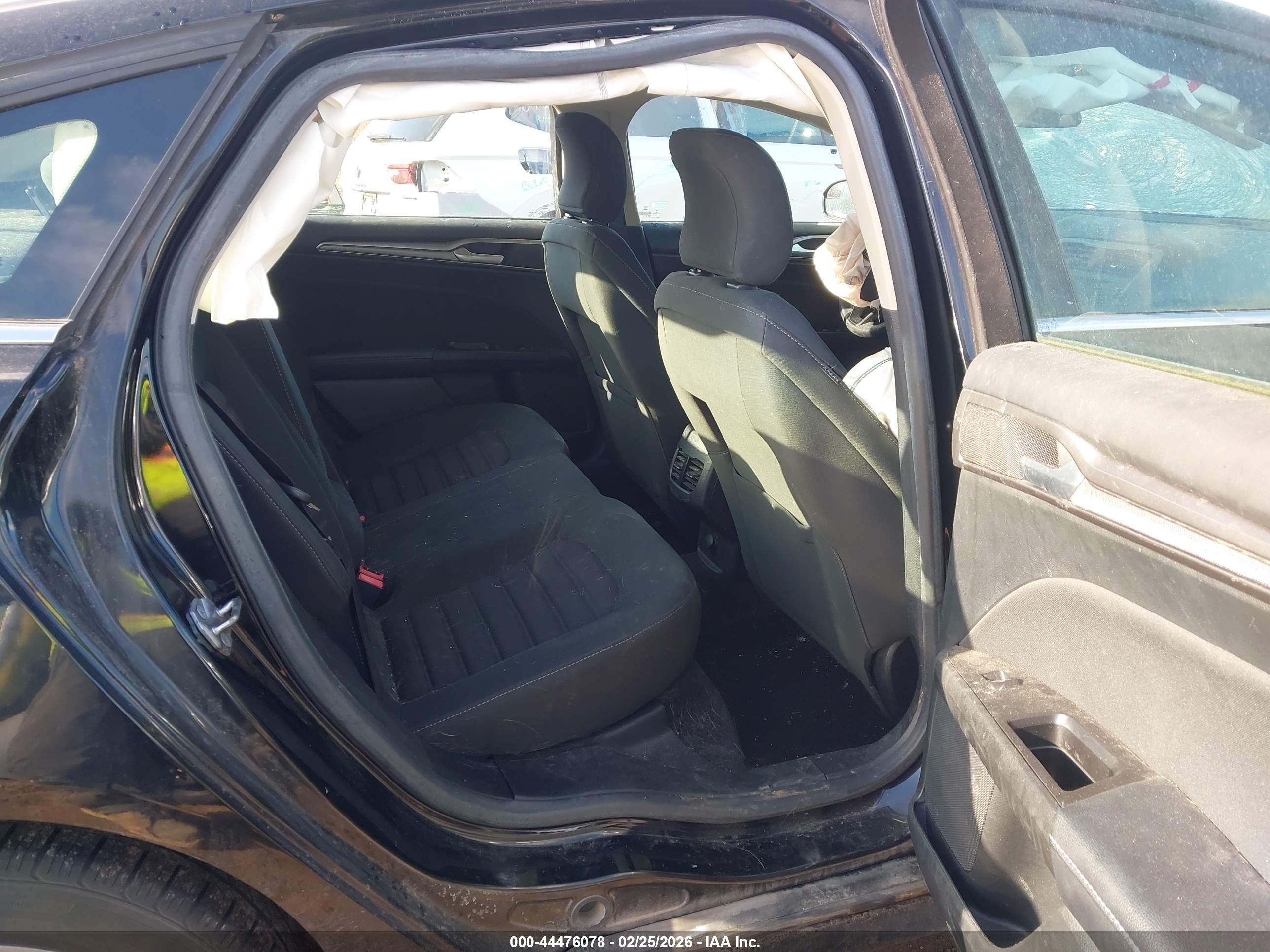 FORD FUSION image 8