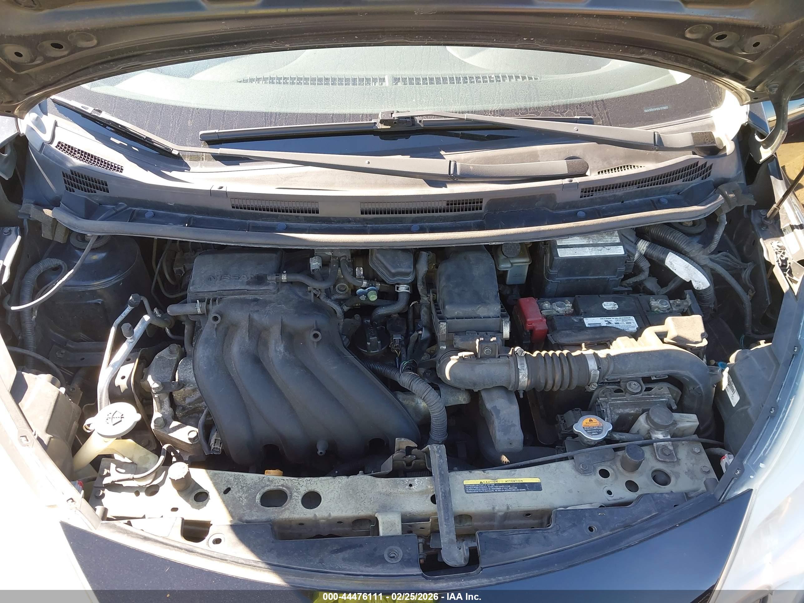 NISSAN VERSA image 10