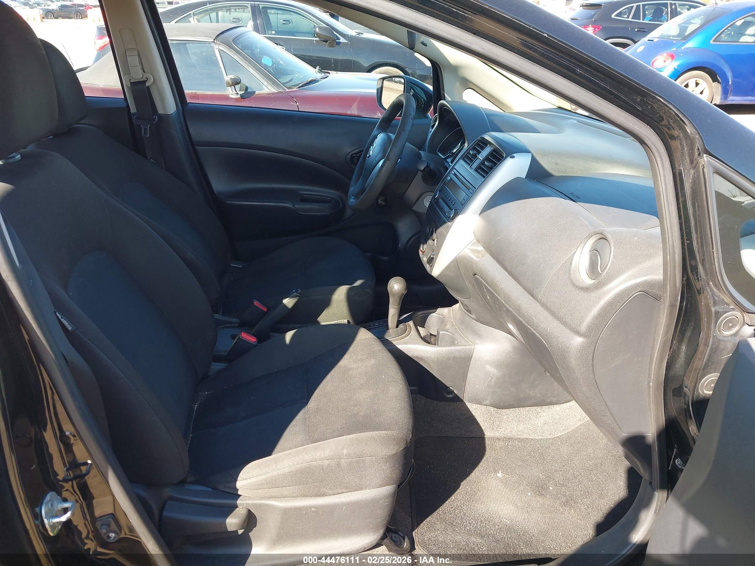 NISSAN VERSA image 5