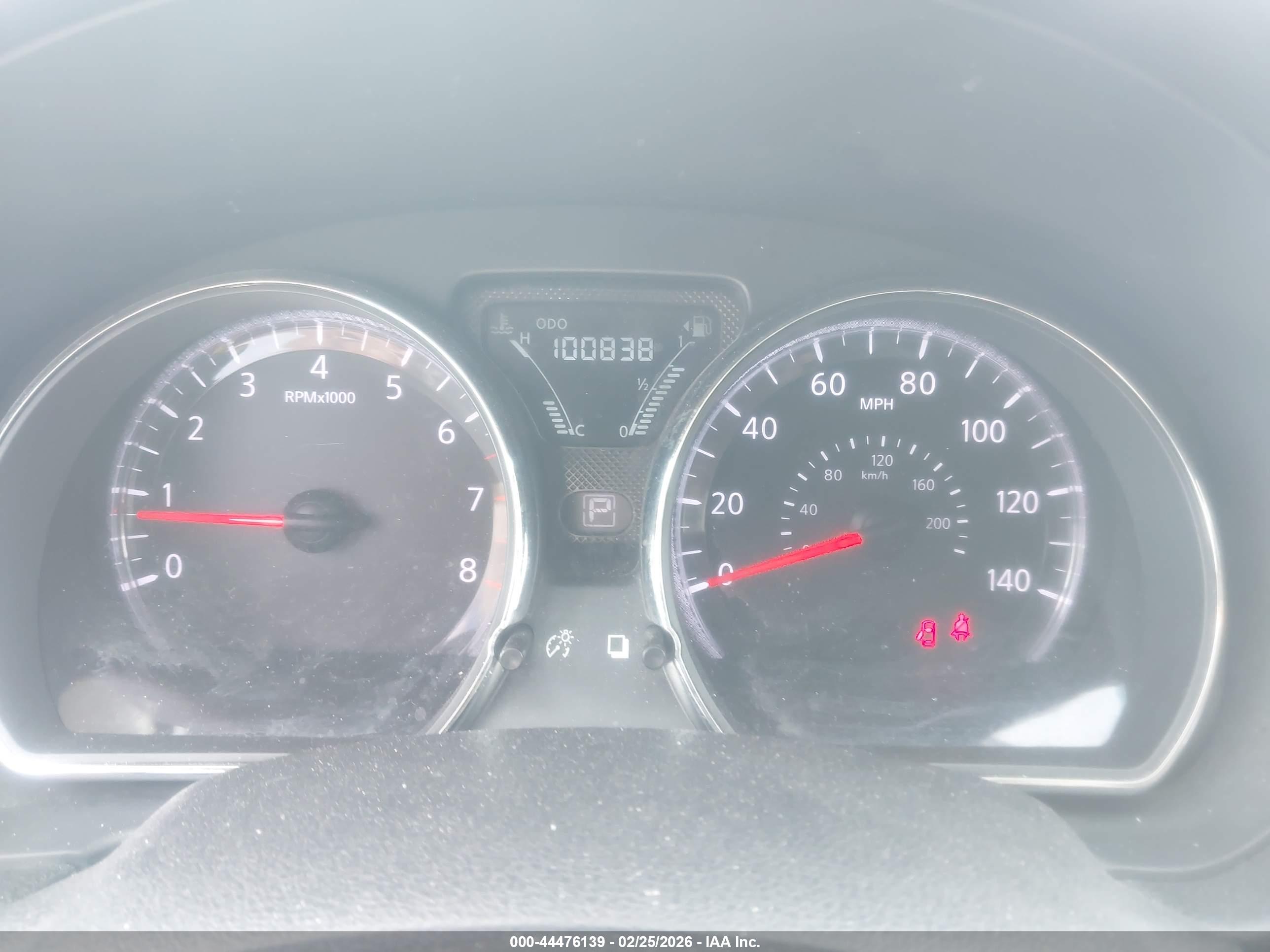 NISSAN VERSA image 11