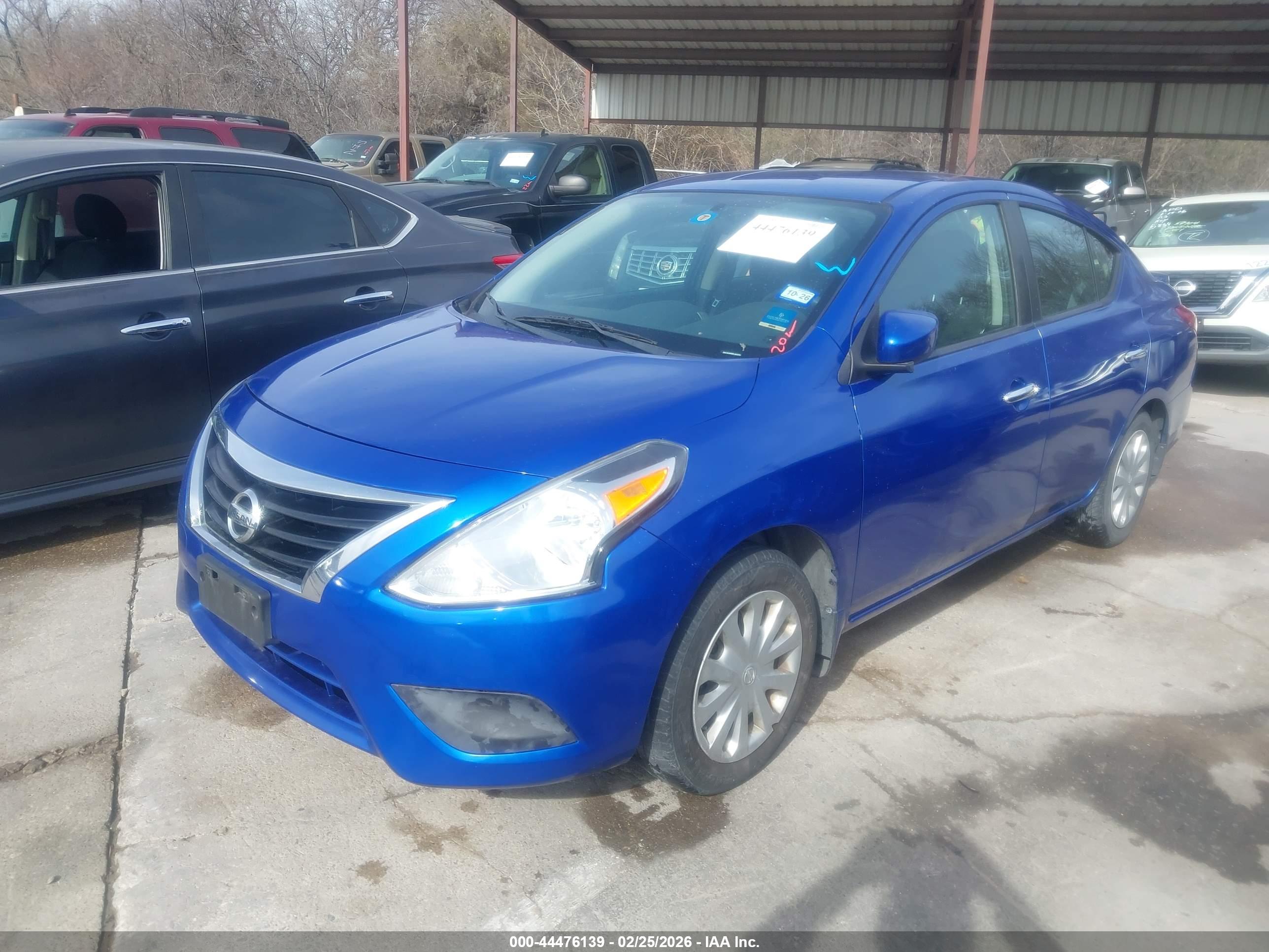 NISSAN VERSA image 2