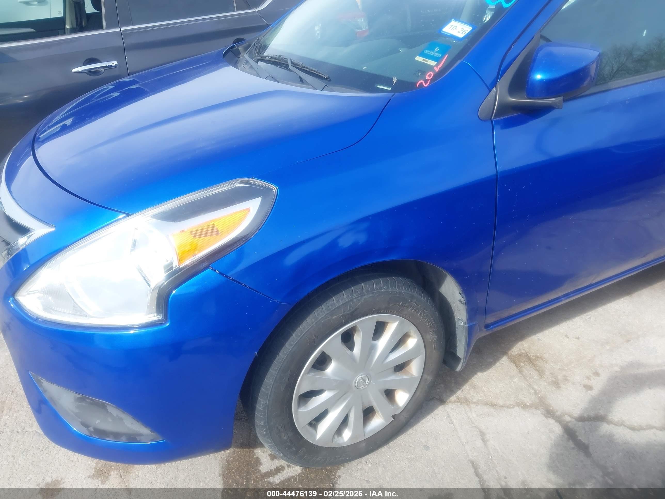 NISSAN VERSA image 6
