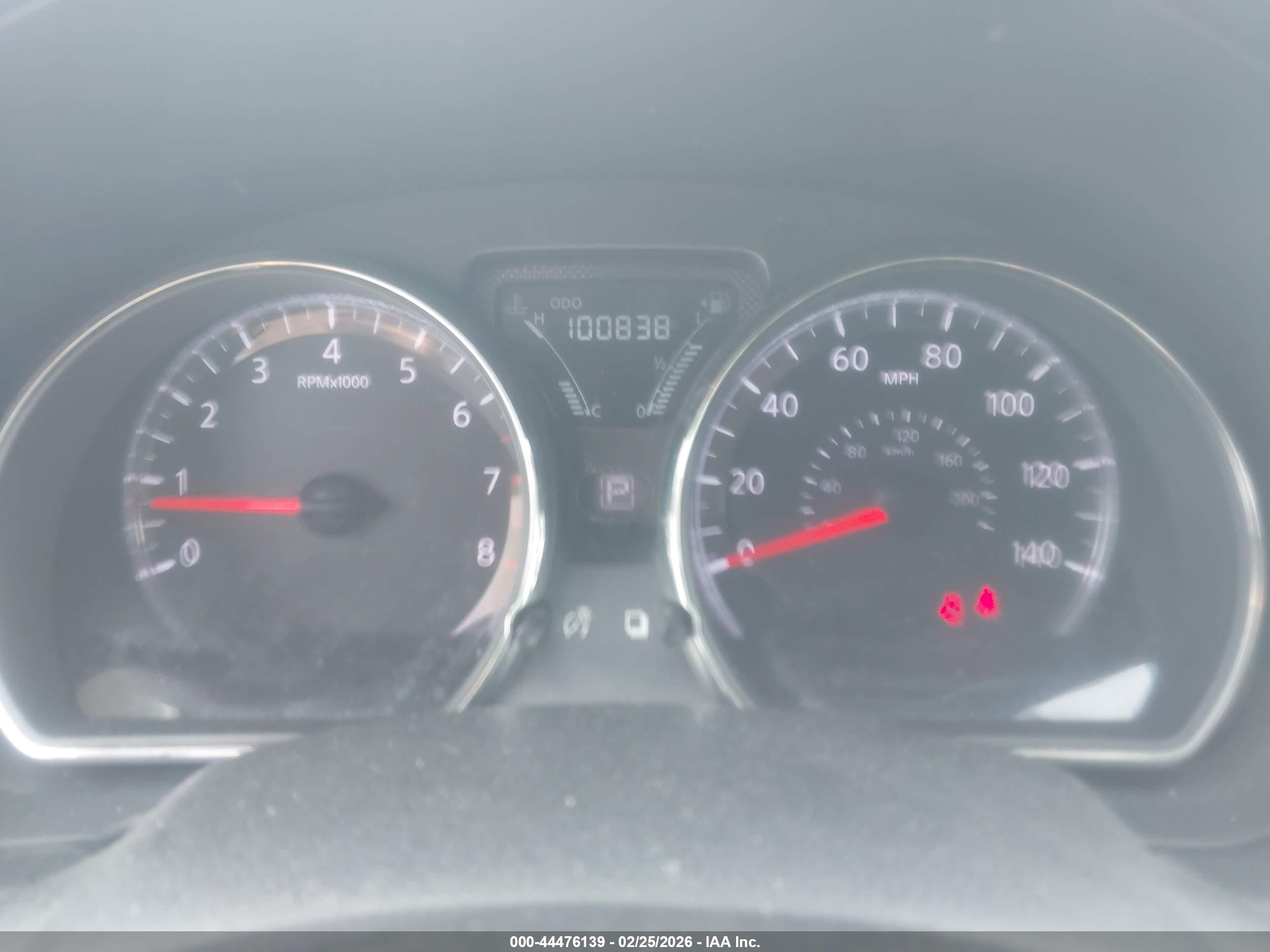 NISSAN VERSA image 7