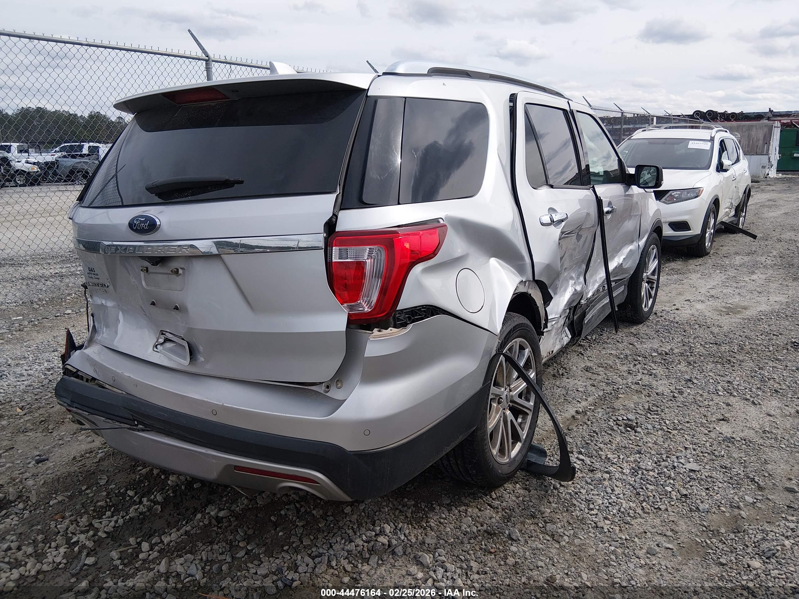 FORD EXPLORER image 4