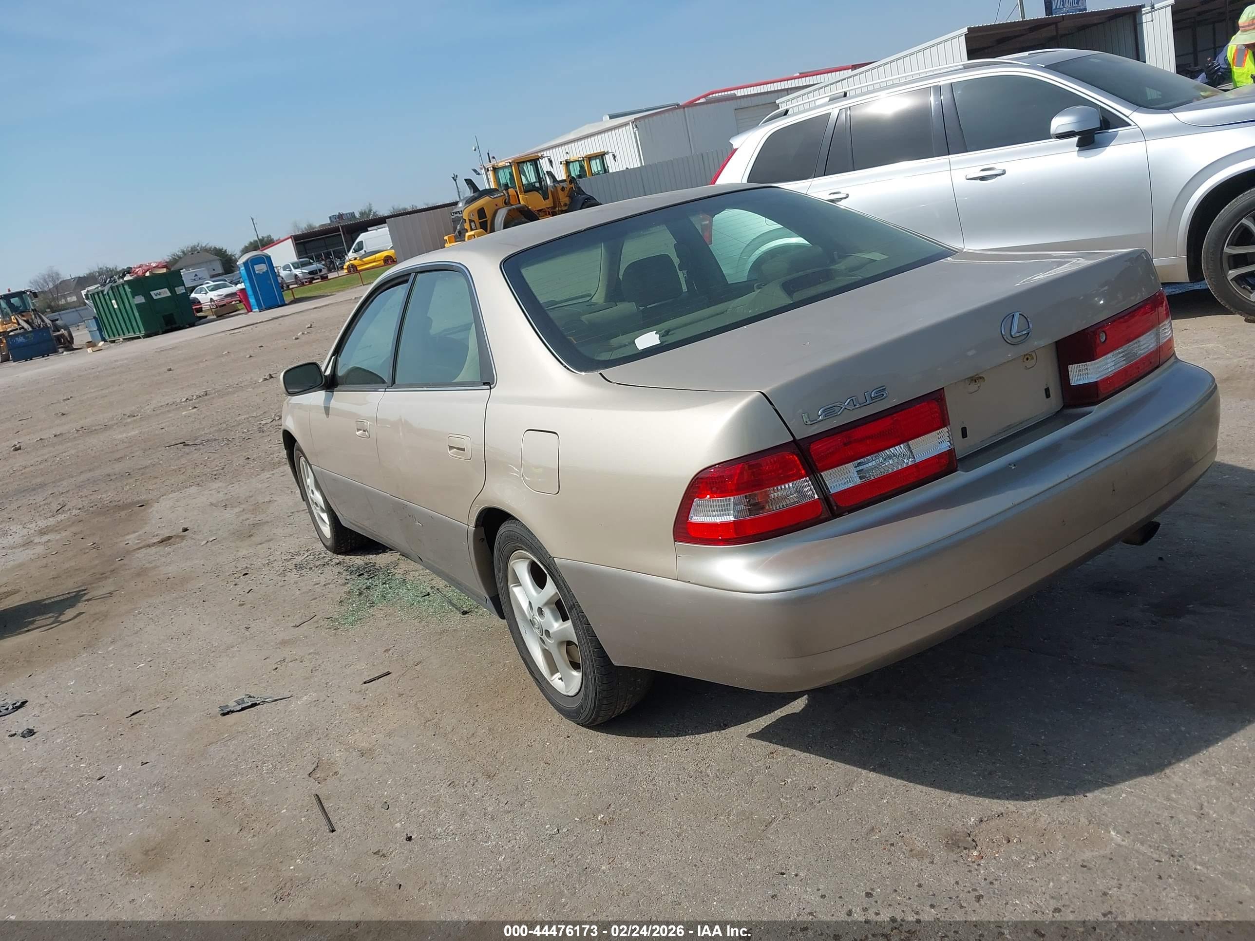 LEXUS ES image 3