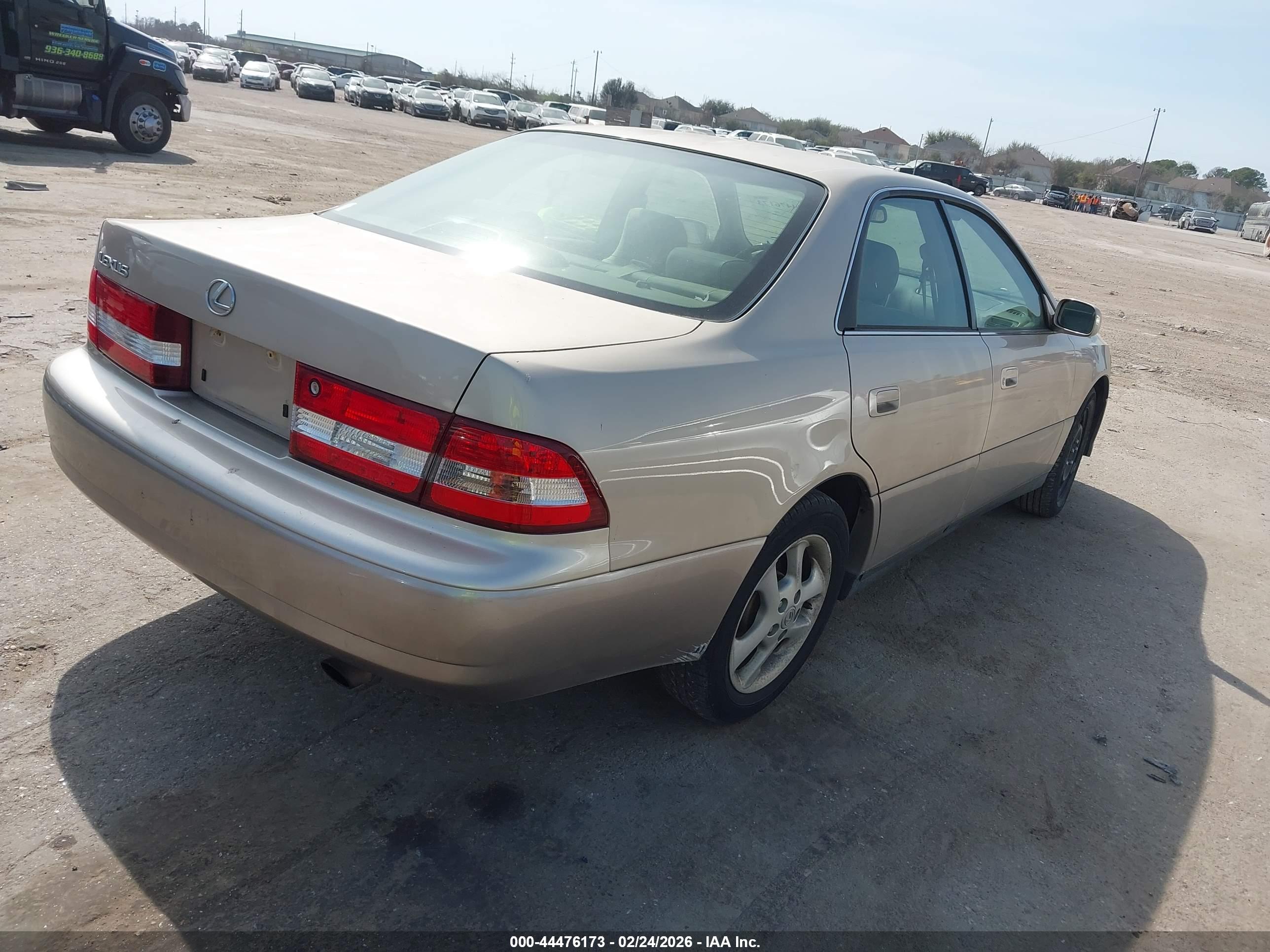 LEXUS ES image 4