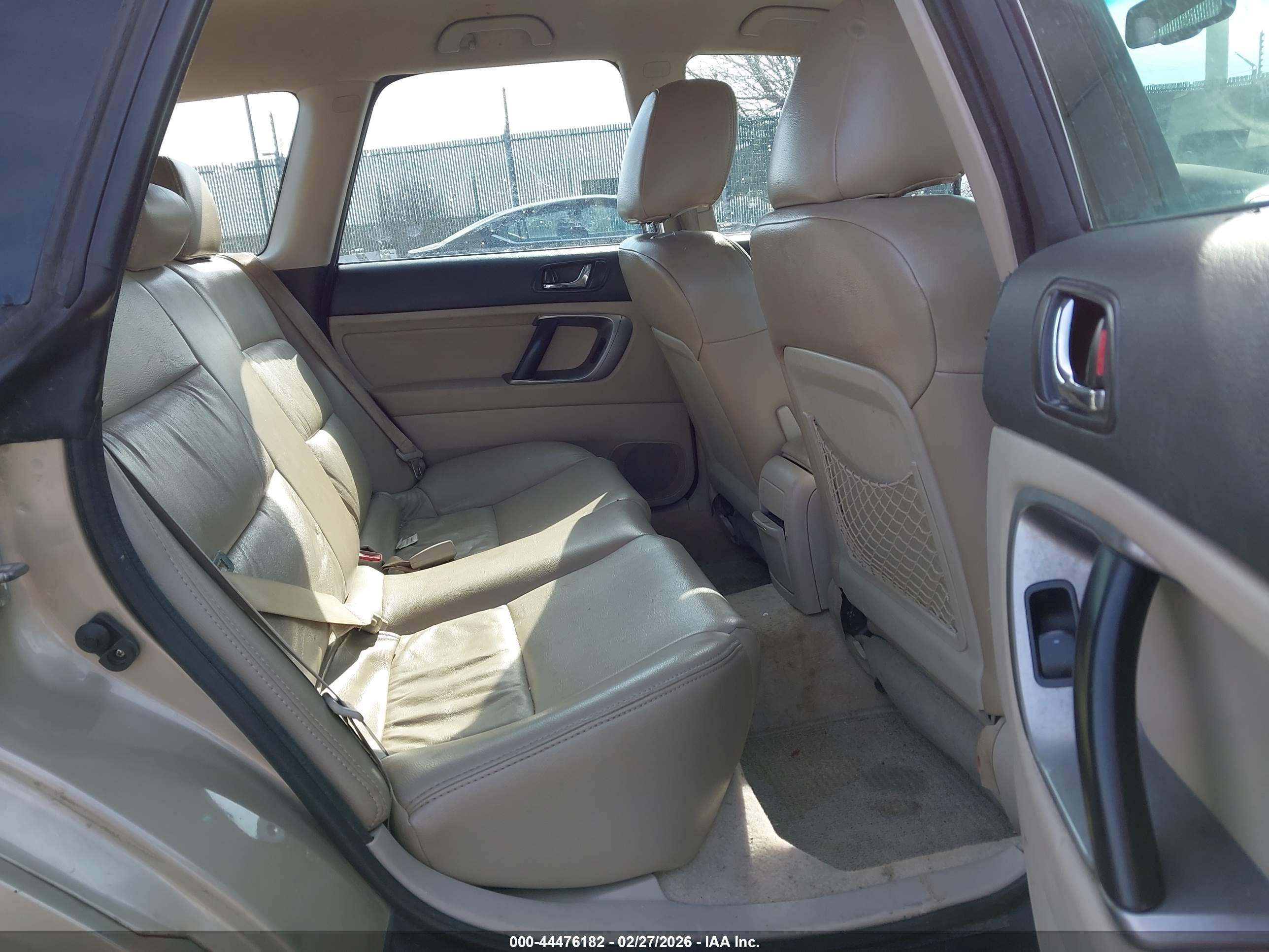 SUBARU OUTBACK image 8