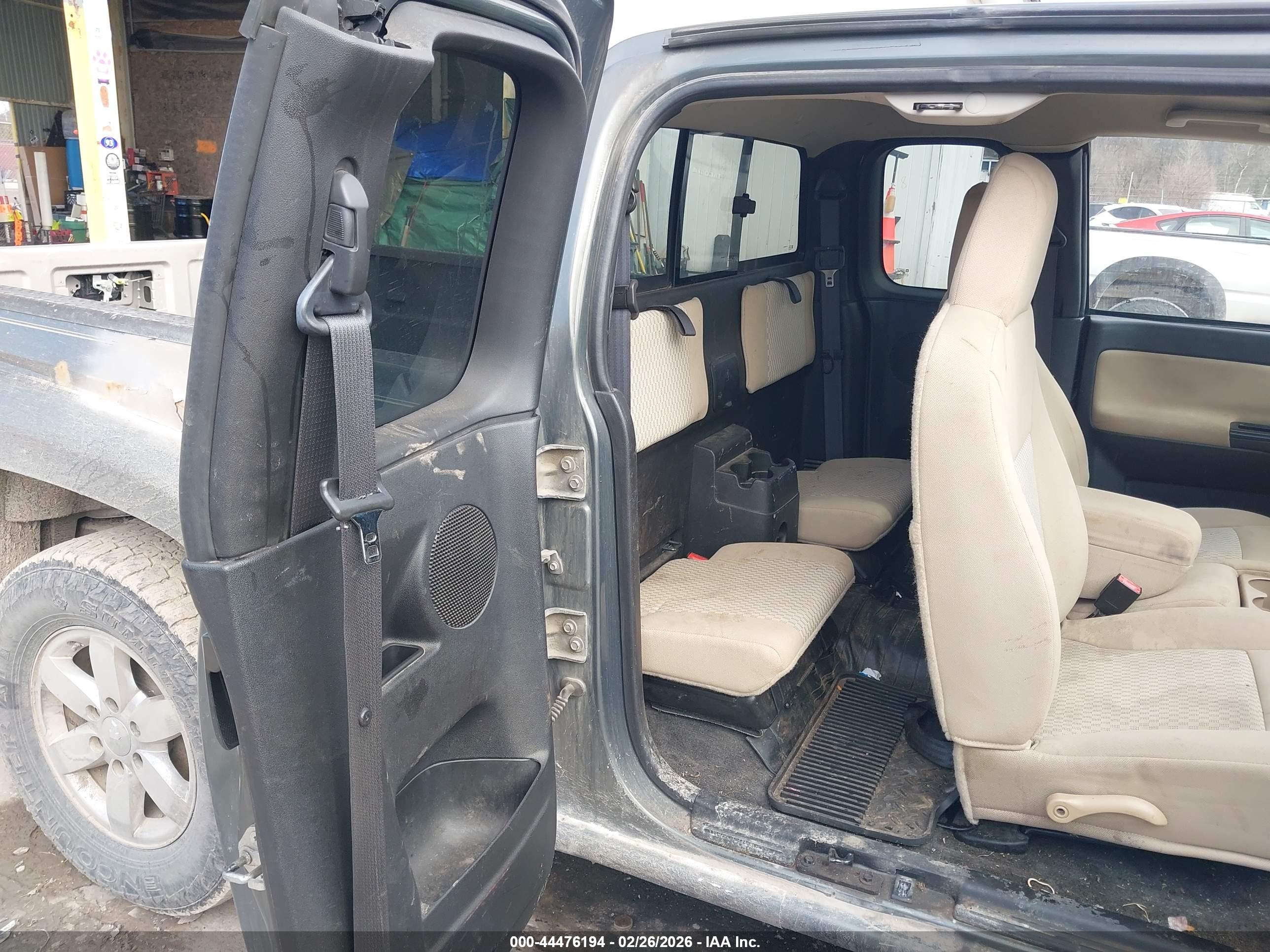 CHEVROLET COLORADO image 8