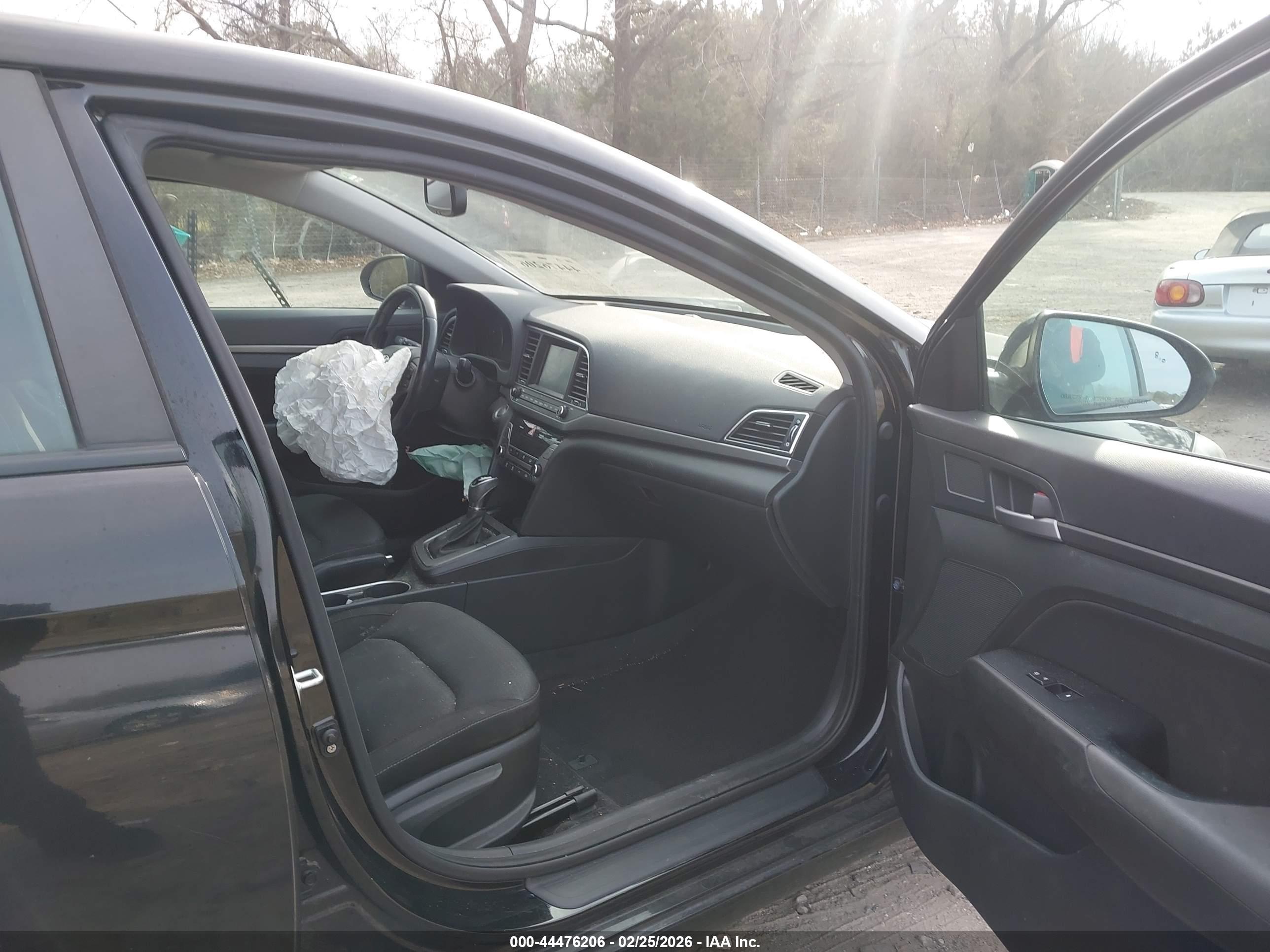 HYUNDAI ELANTRA image 5