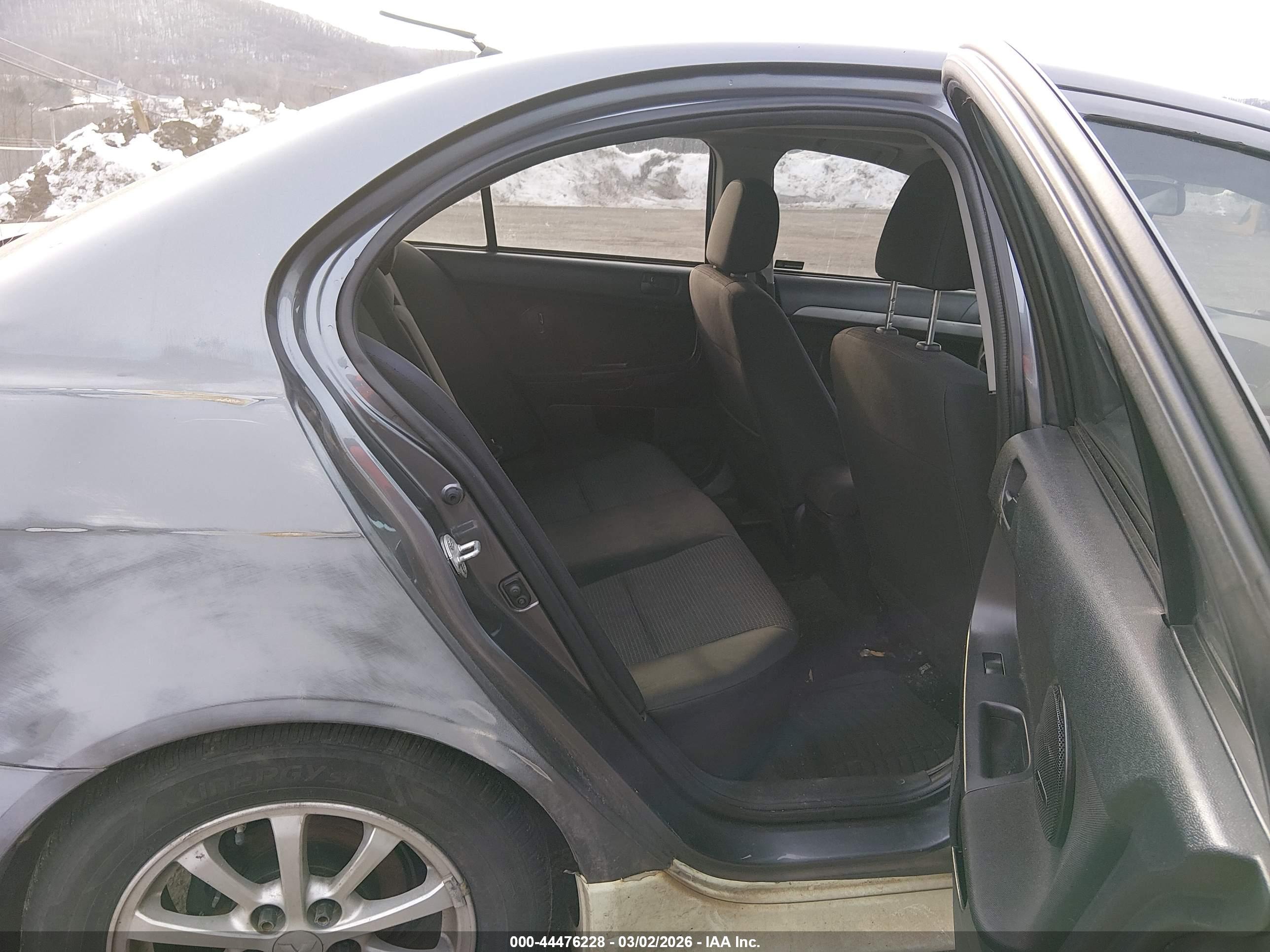 MITSUBISHI LANCER image 8