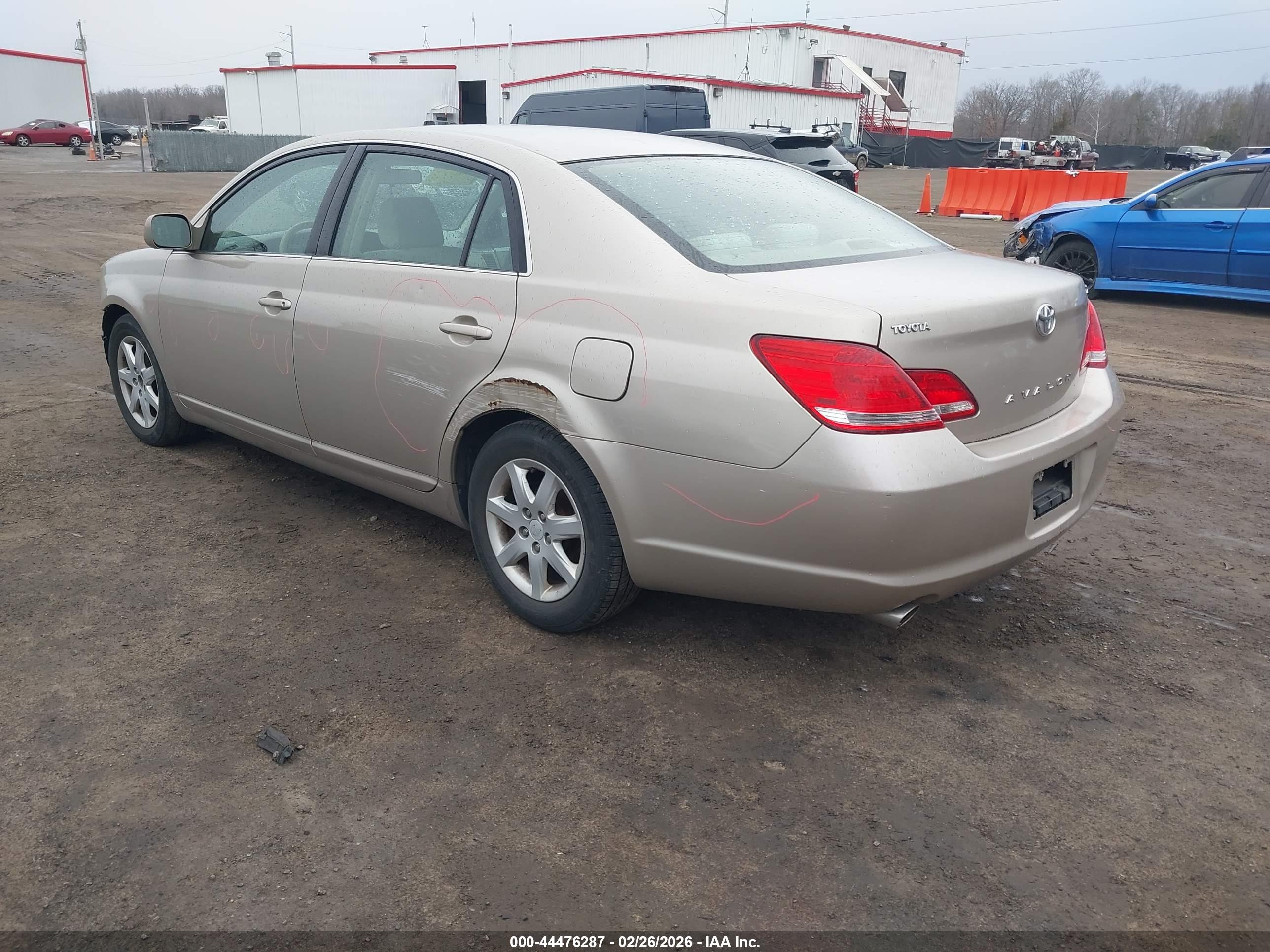 TOYOTA AVALON image 3