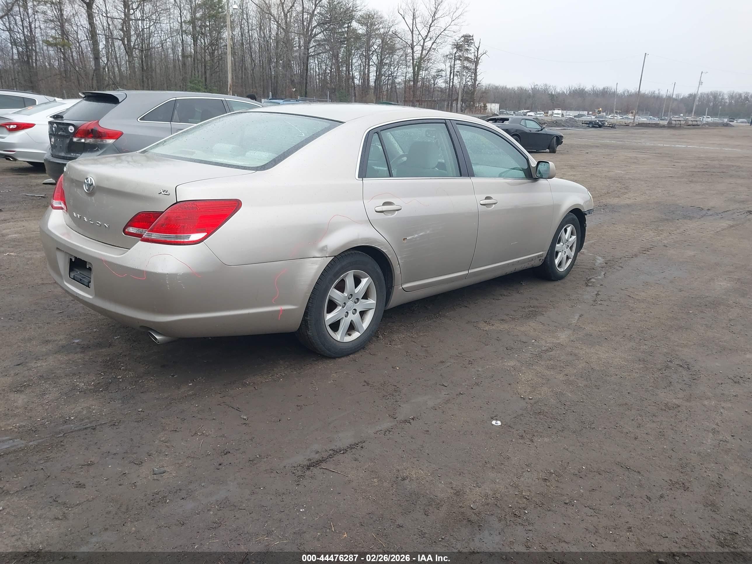 TOYOTA AVALON image 4