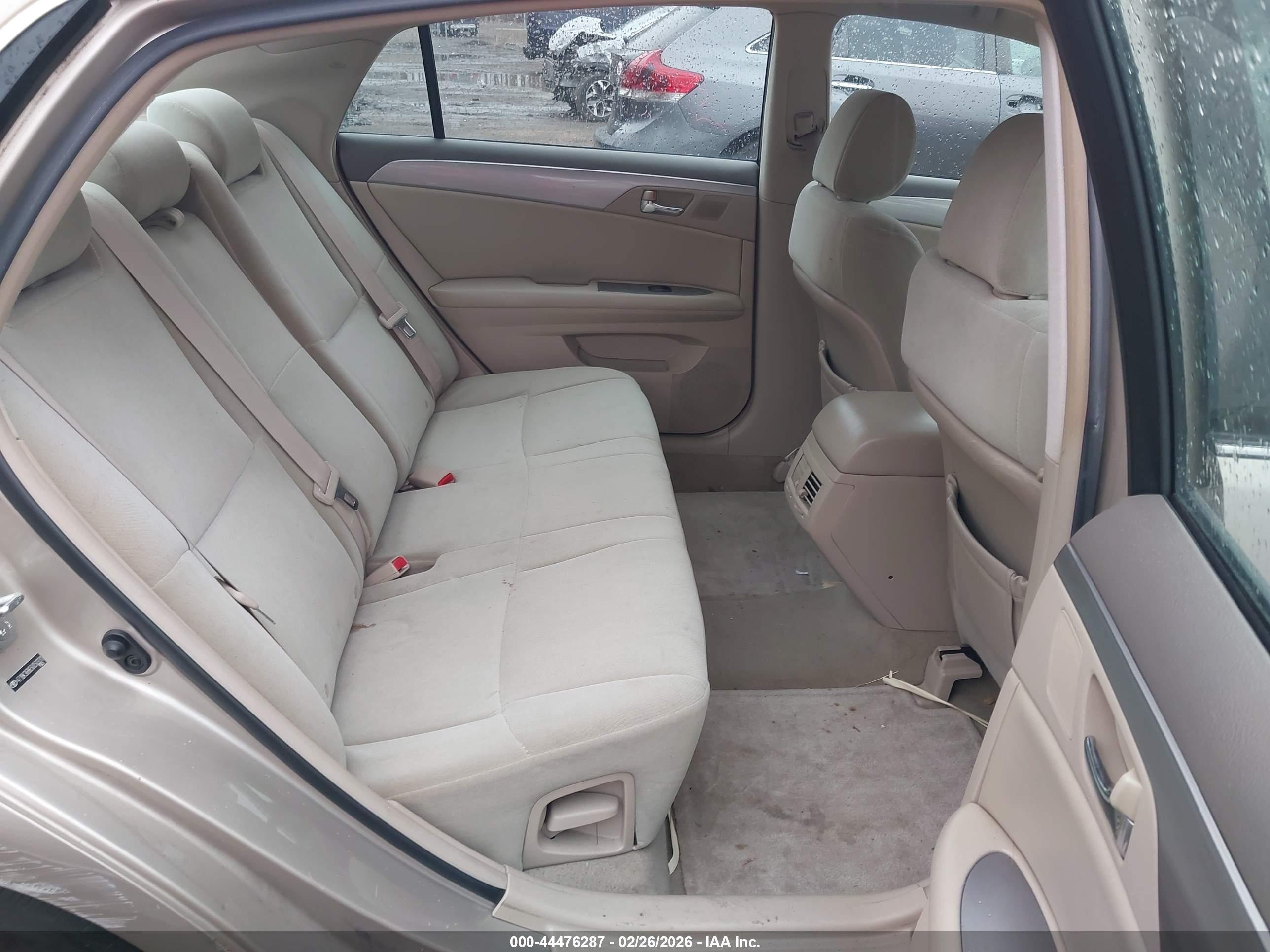 TOYOTA AVALON image 8