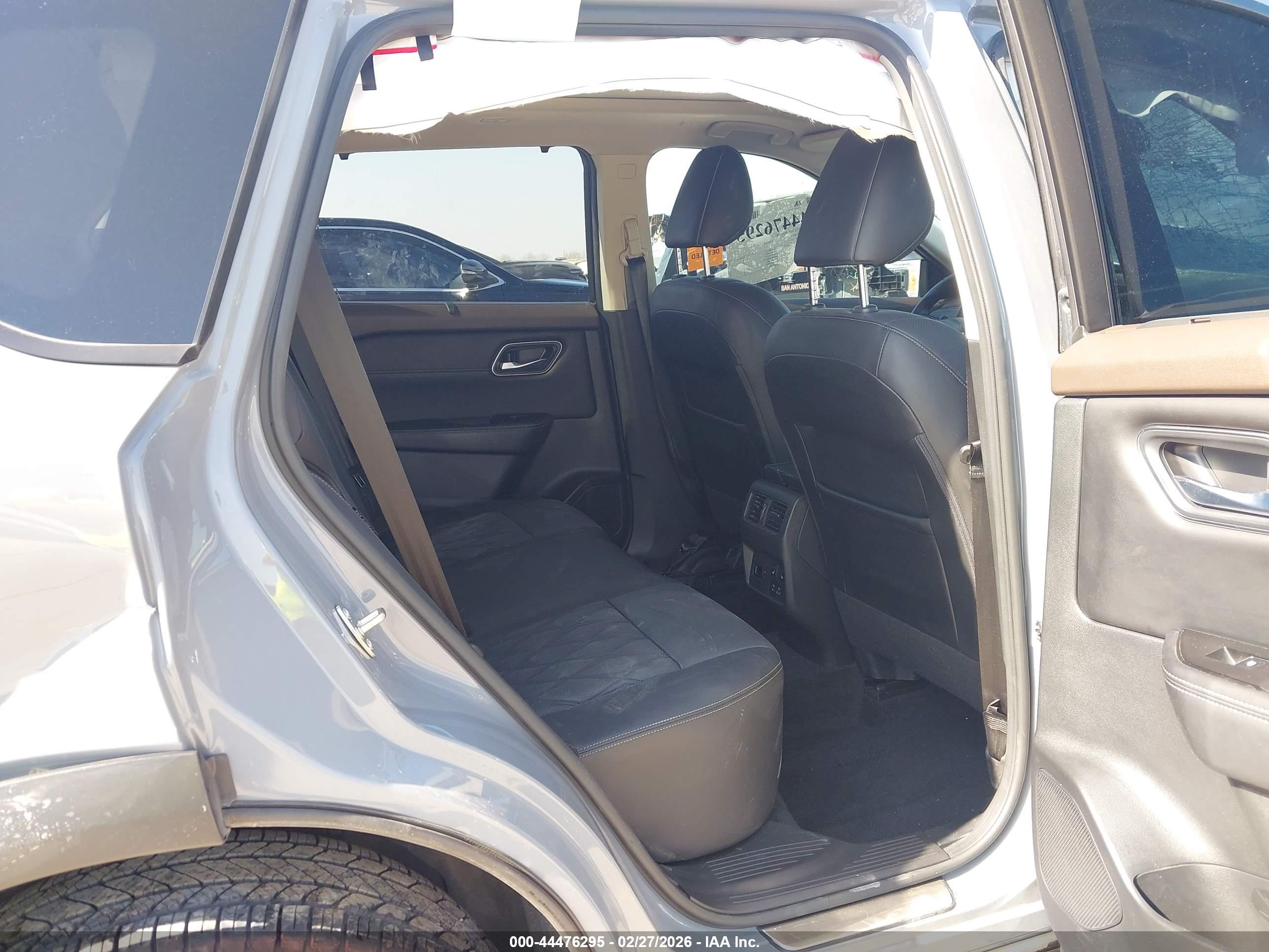 NISSAN ROGUE image 8
