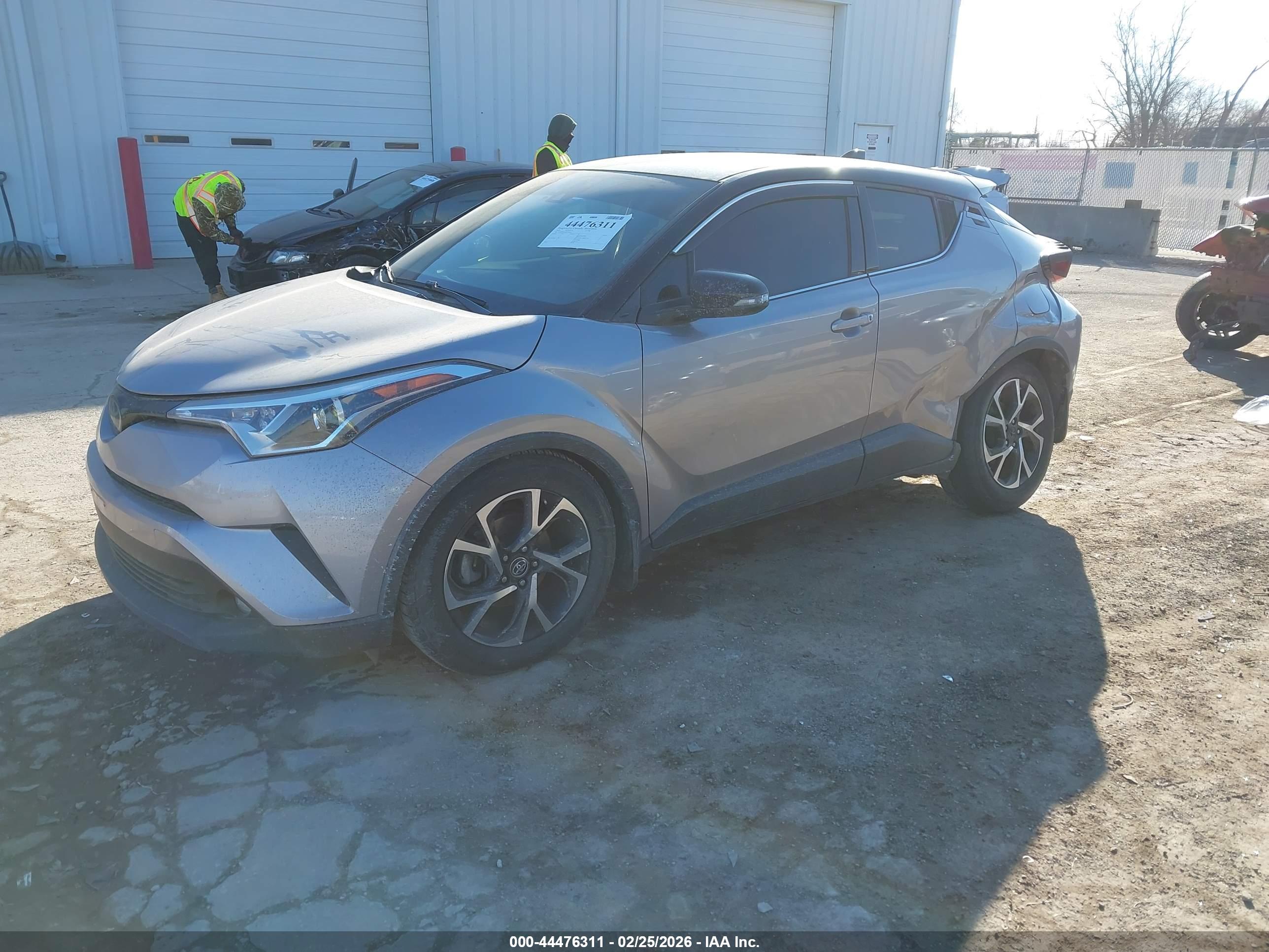 TOYOTA C-HR image 2