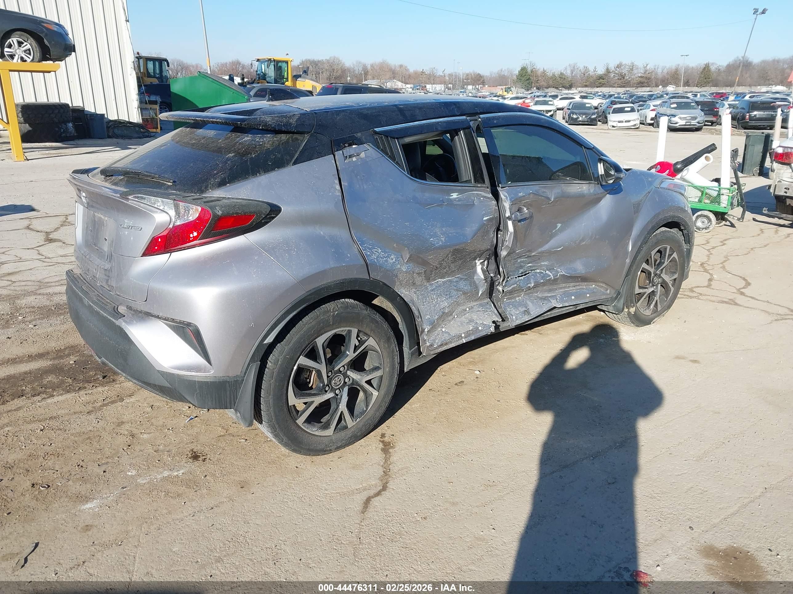 TOYOTA C-HR image 4