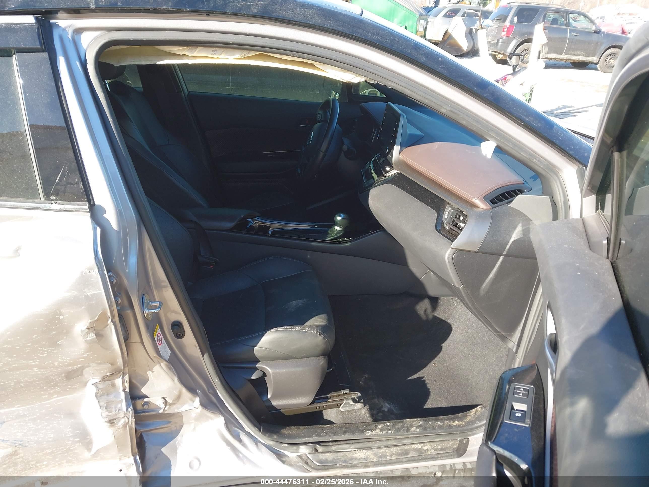 TOYOTA C-HR image 5