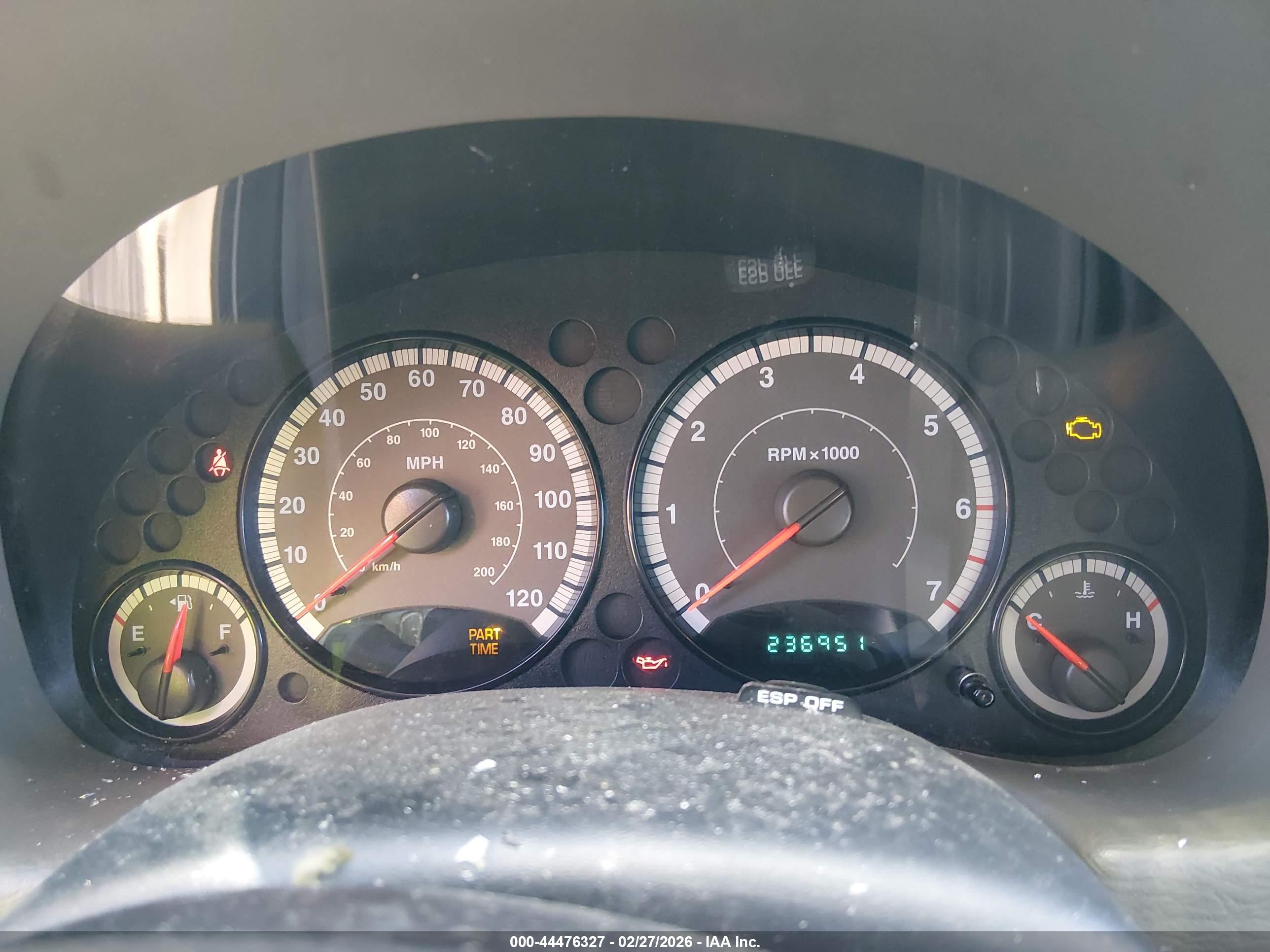 JEEP LIBERTY image 7