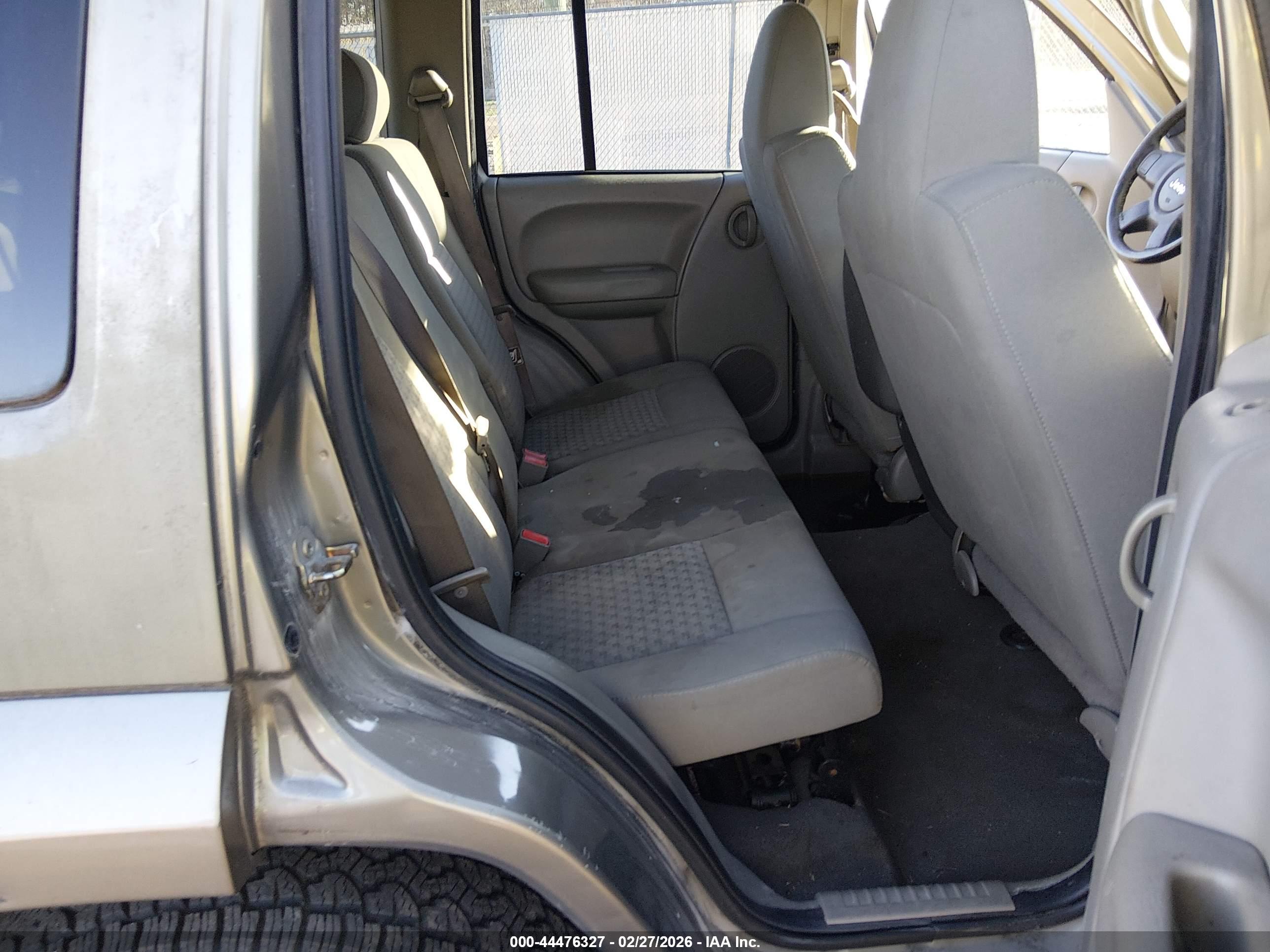 JEEP LIBERTY image 8
