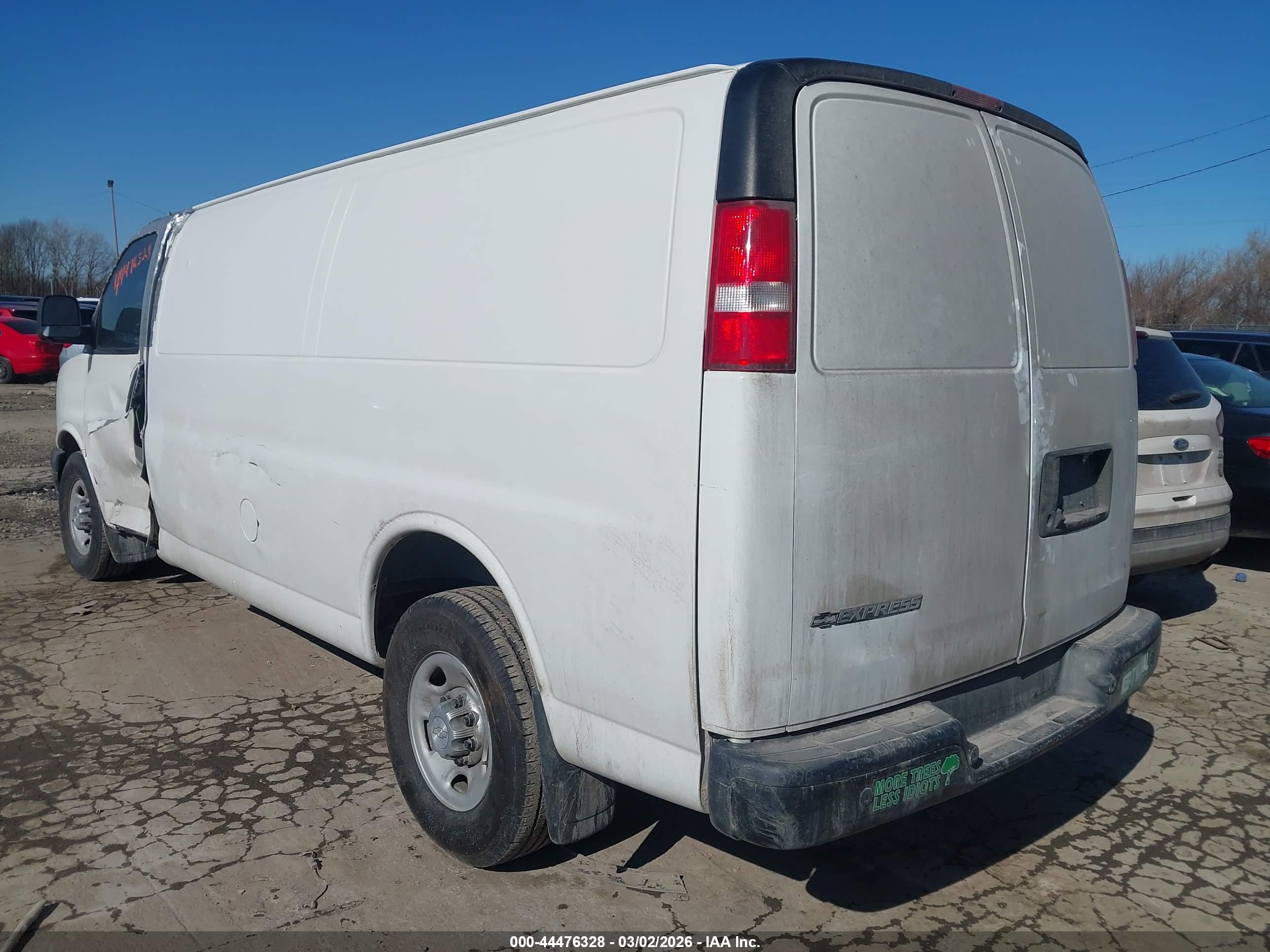 CHEVROLET EXPRESS image 3