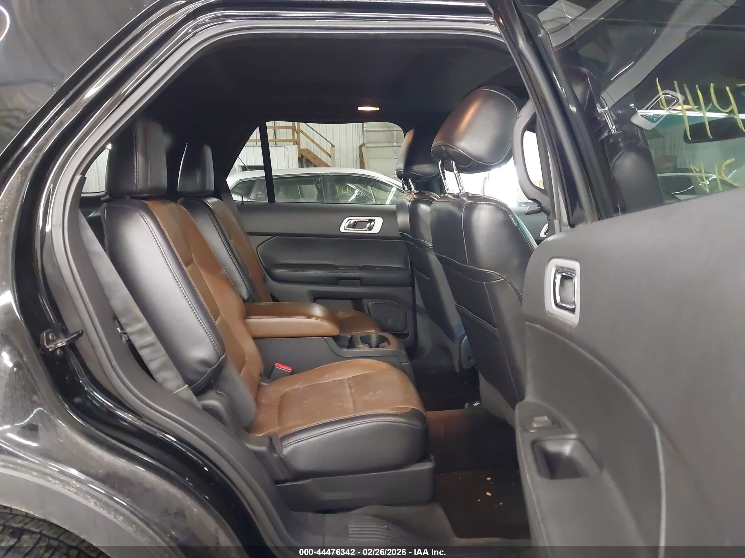 FORD EXPLORER image 8