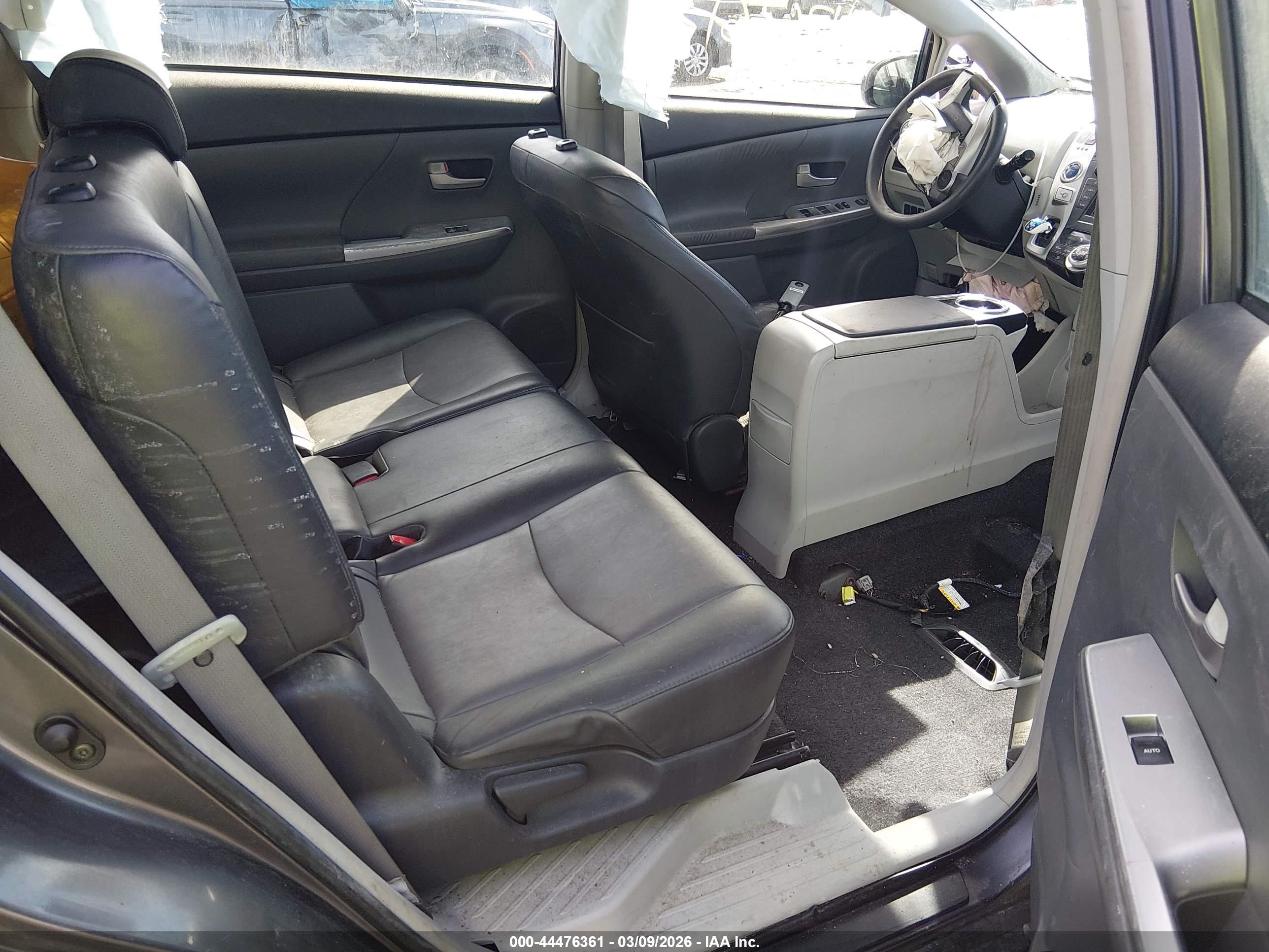 TOYOTA PRIUS image 8
