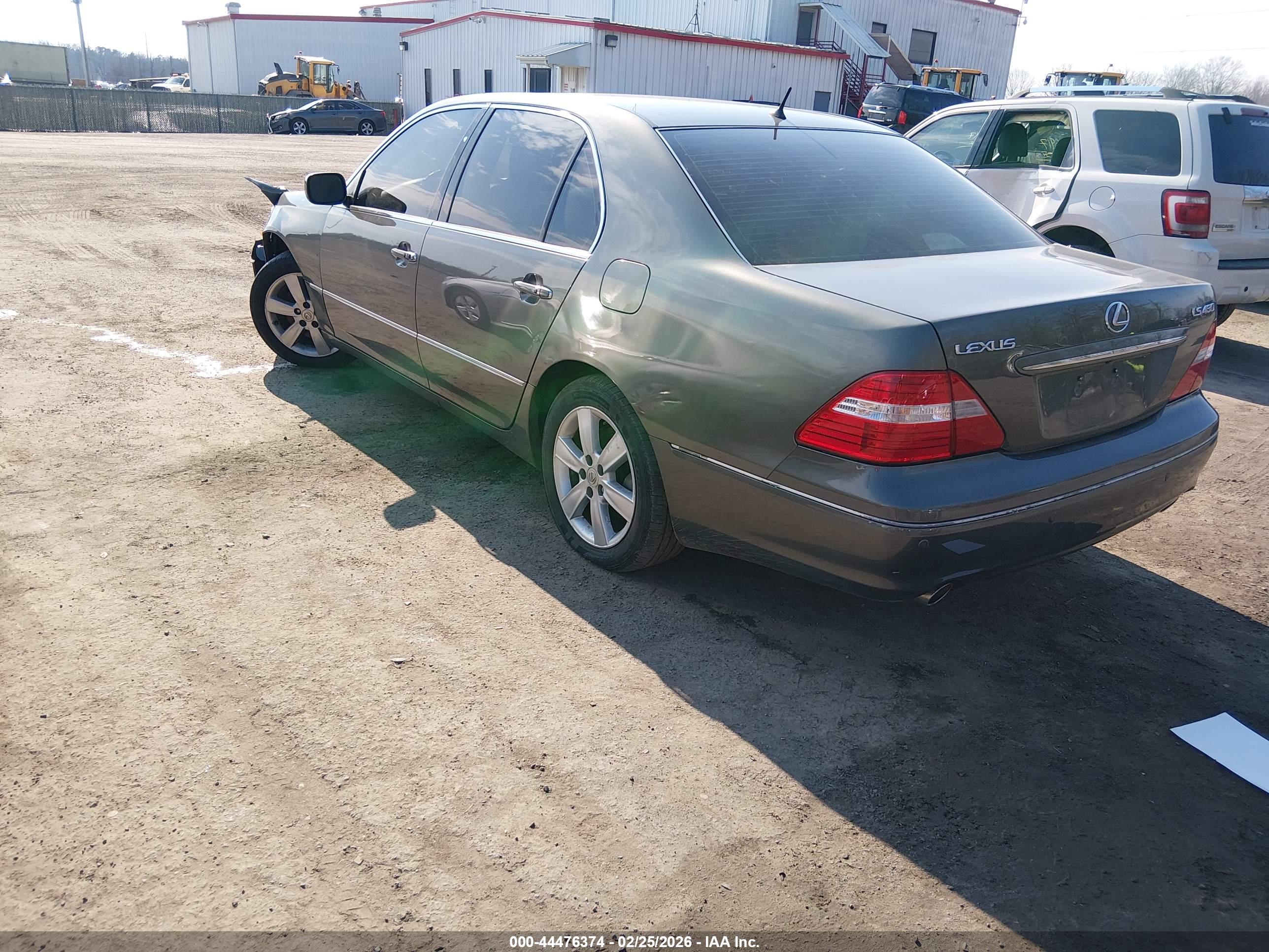 LEXUS LS image 3