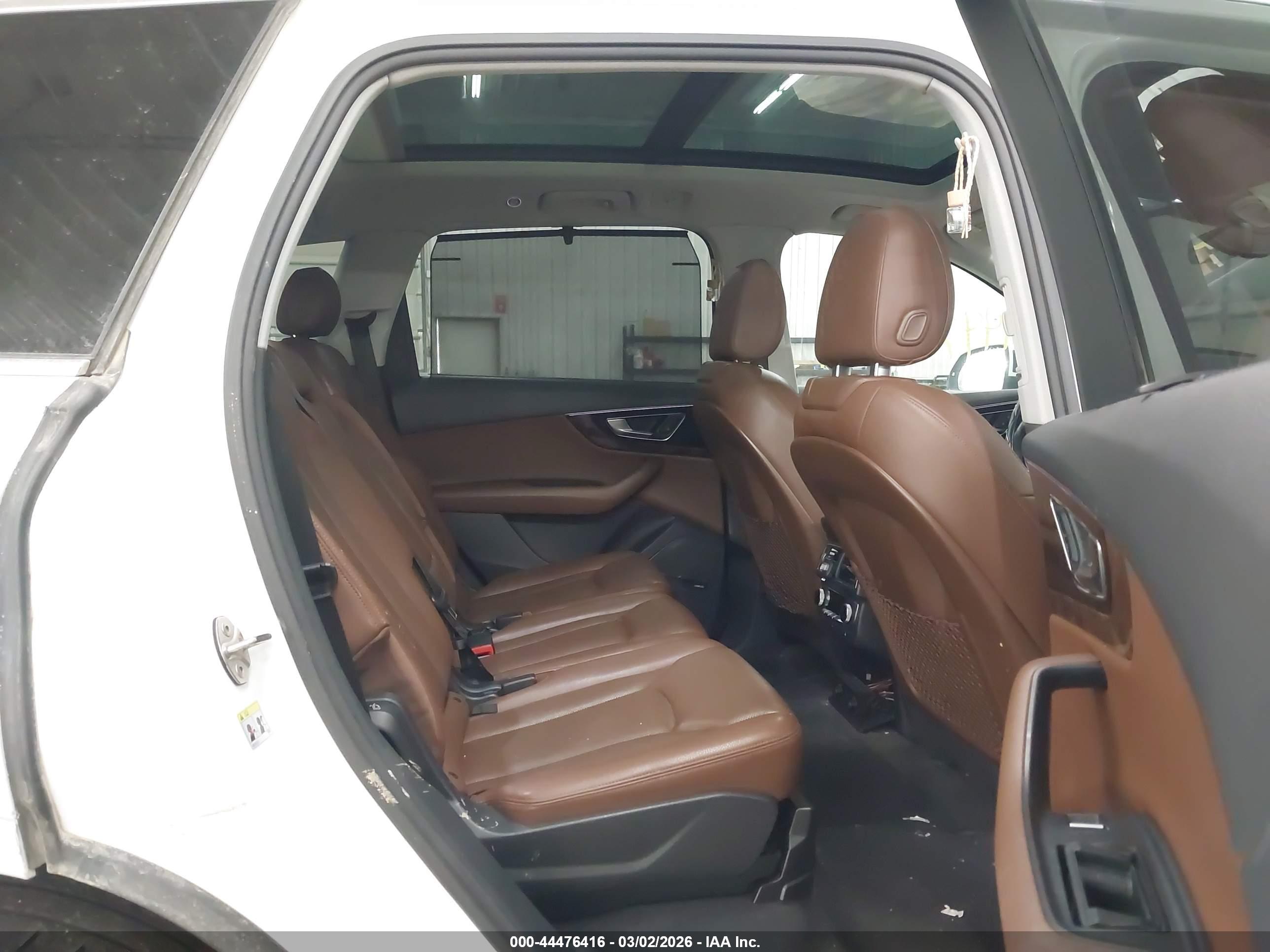 AUDI Q7 image 8