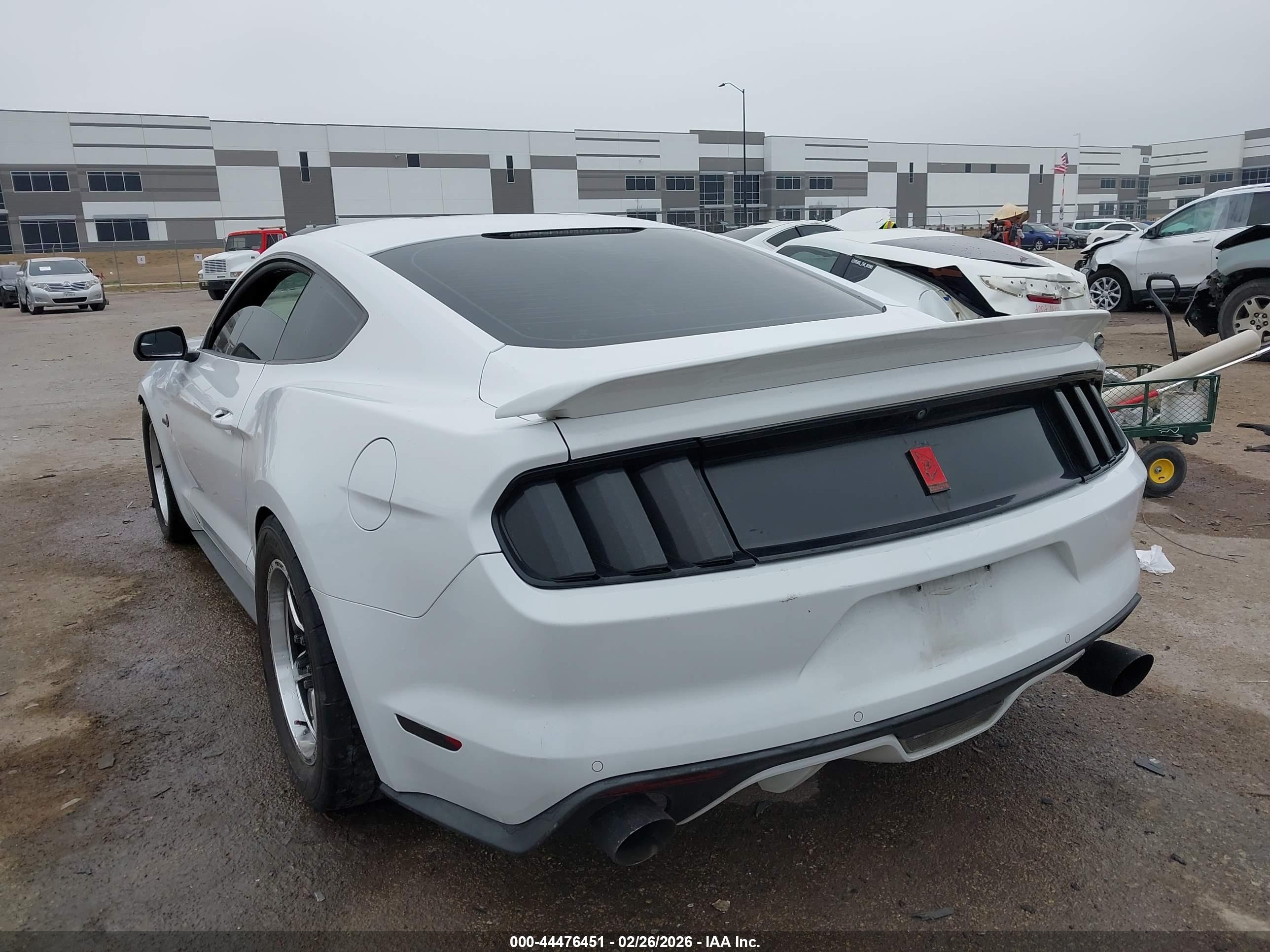 FORD MUSTANG image 3