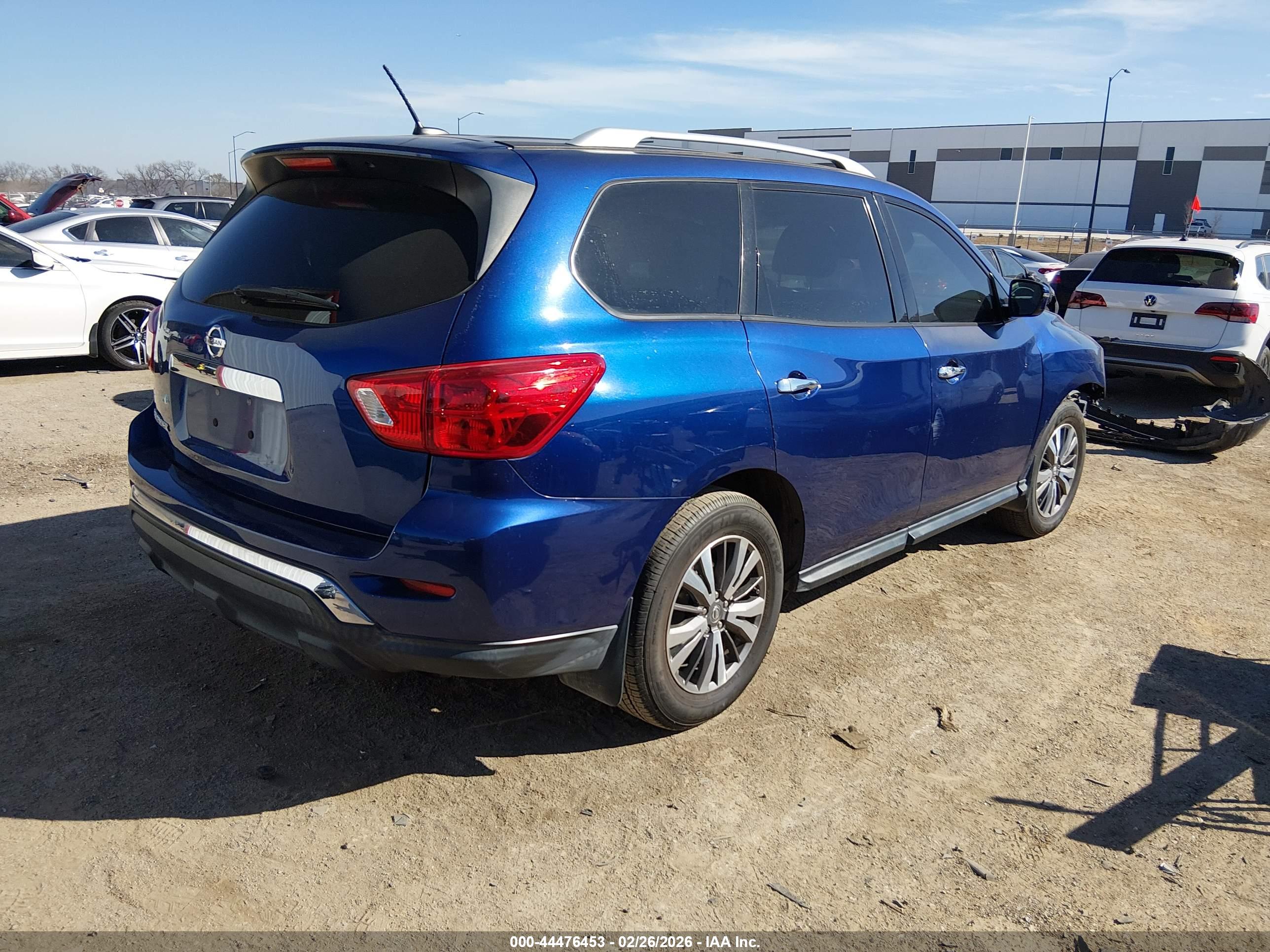 NISSAN PATHFINDER image 4