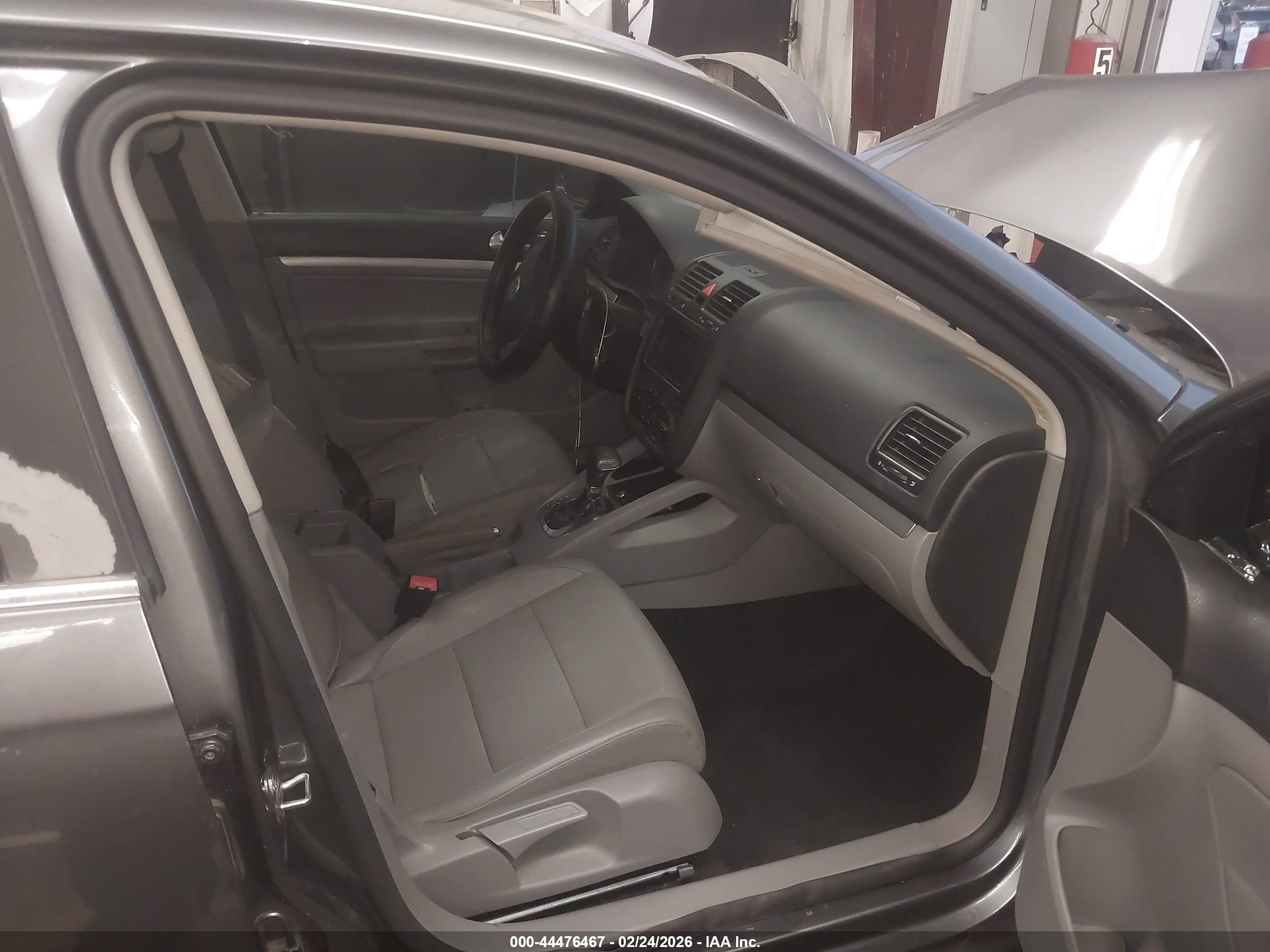 VOLKSWAGEN JETTA image 5